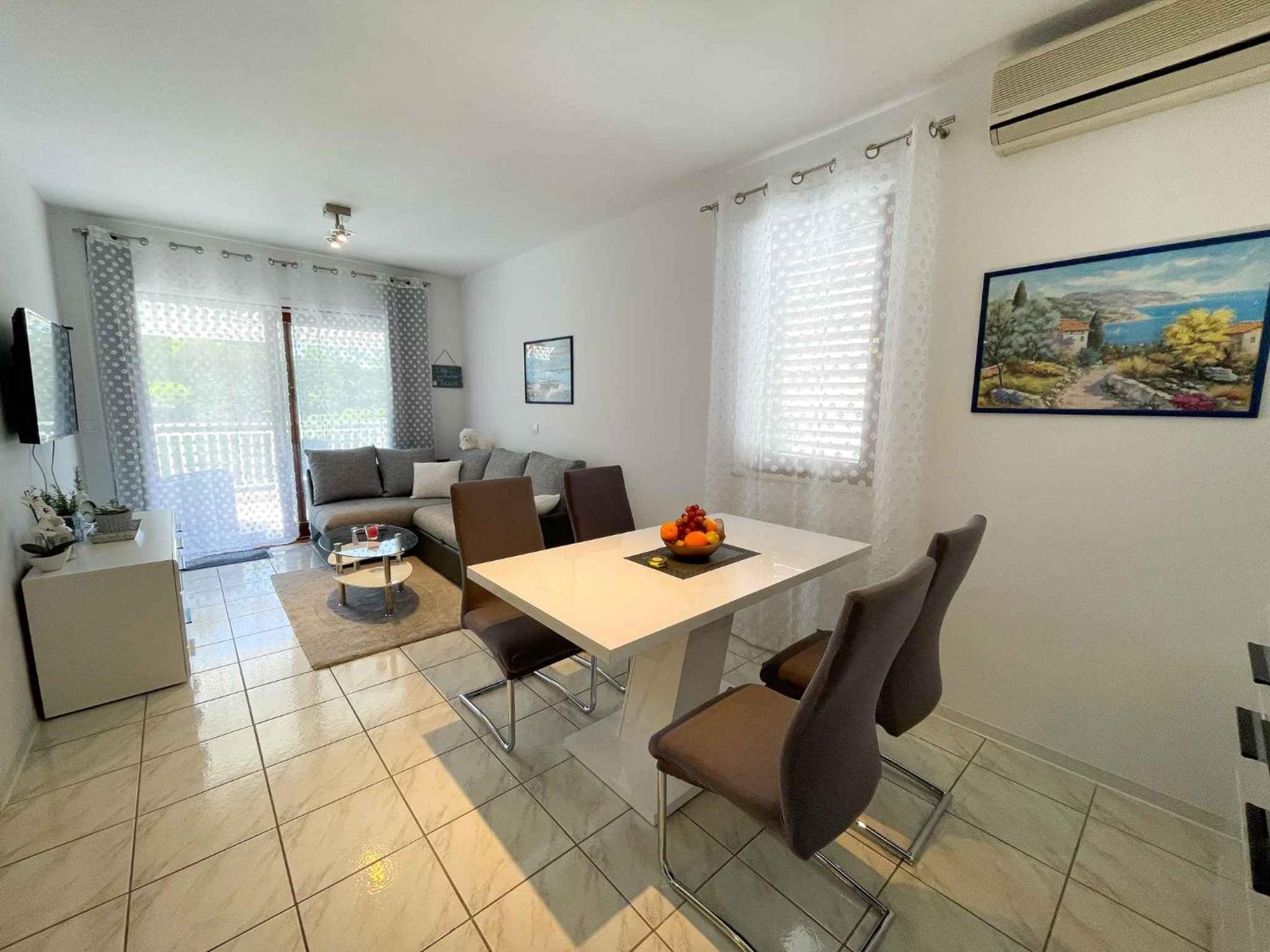 Apartment photo 1