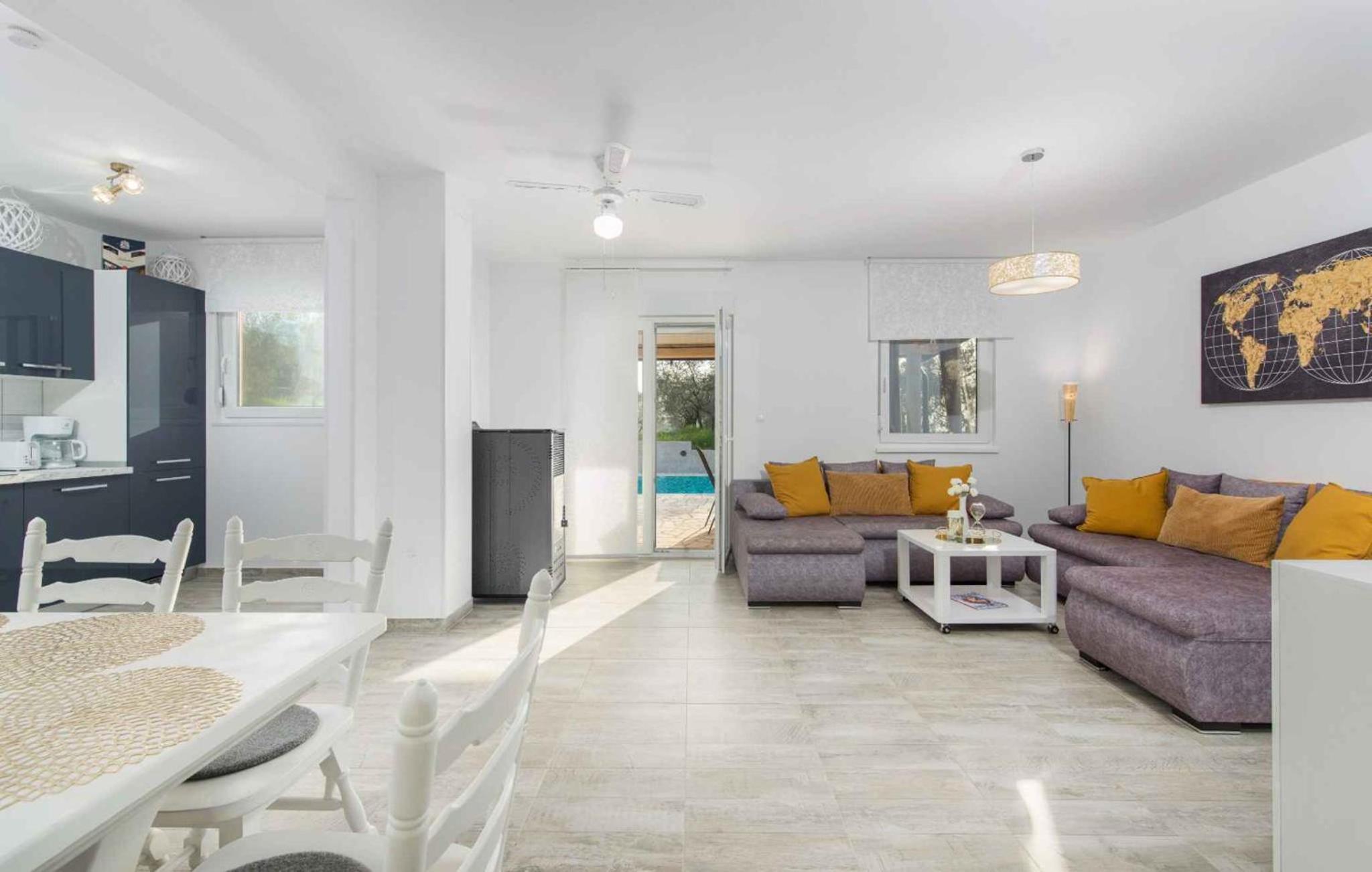 Villa photo 2