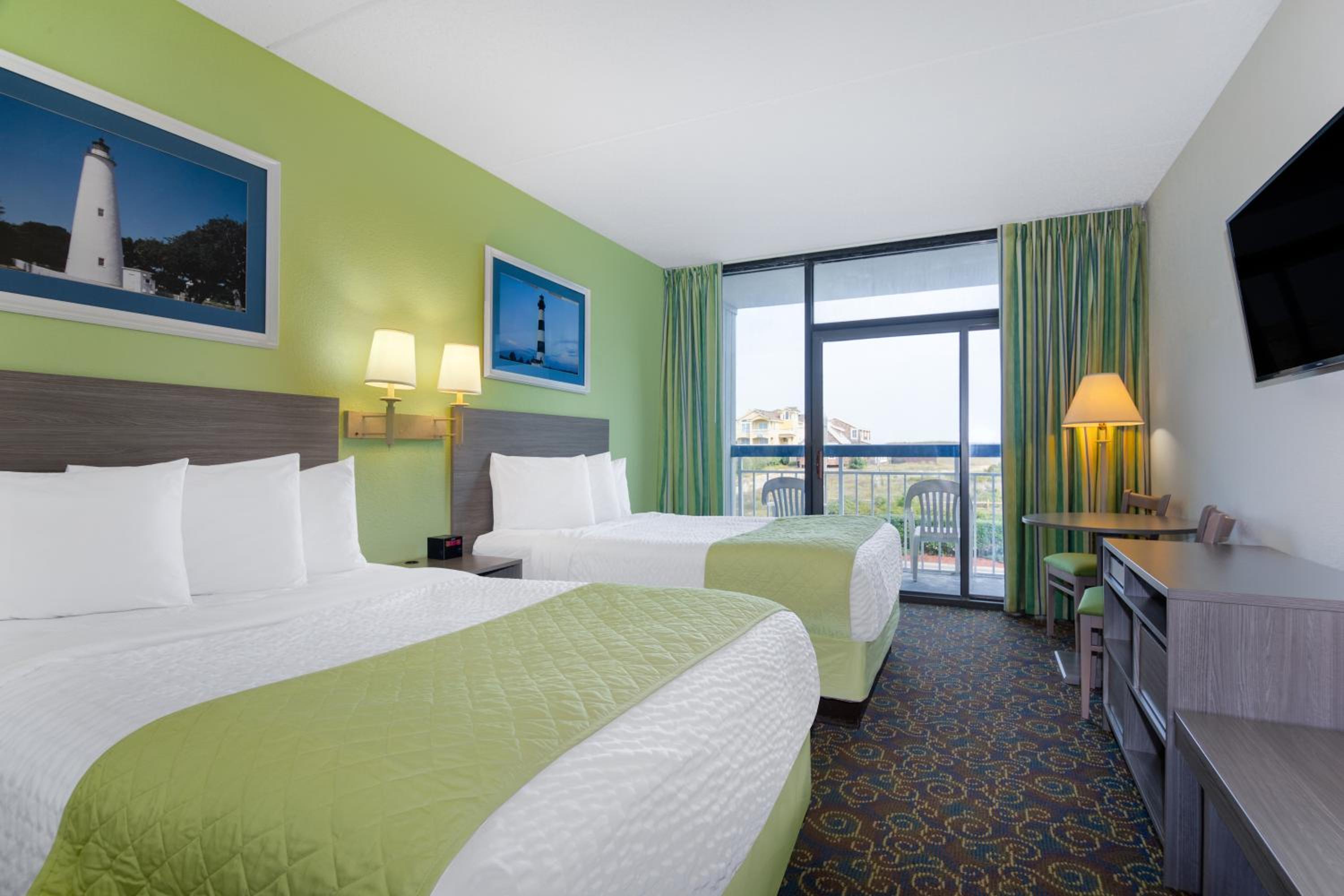 Standard Double Room with Two Double Beds with Street View - Non-Smoking - Photo 1