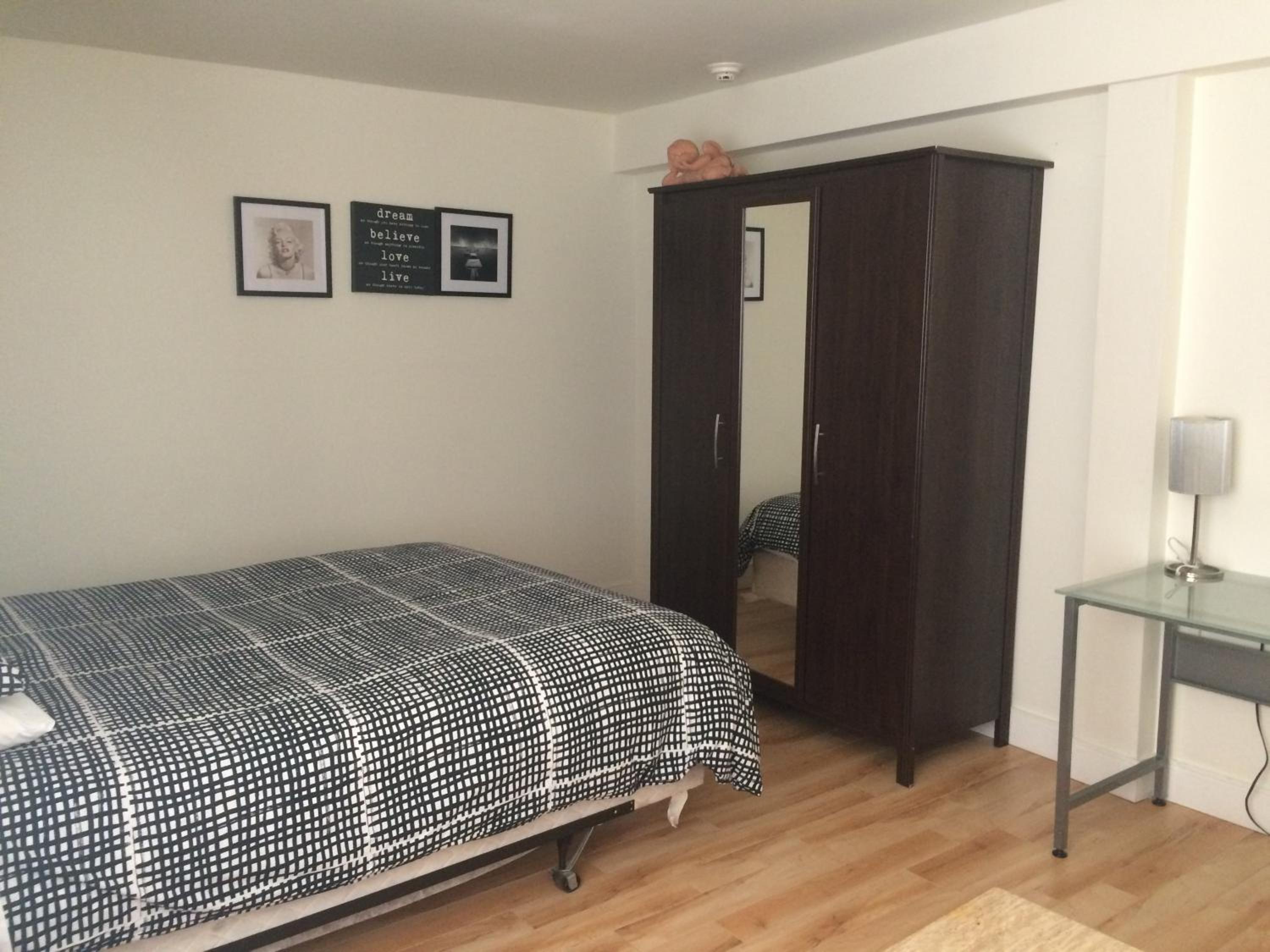 One-Bedroom Apartment photo 2