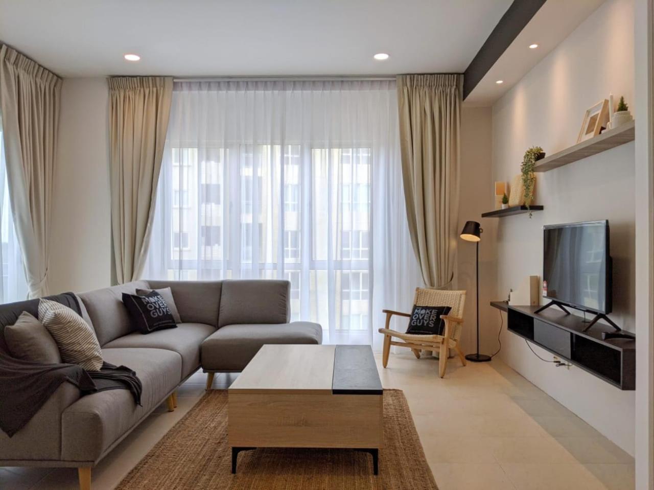 Apartment with Mountain View