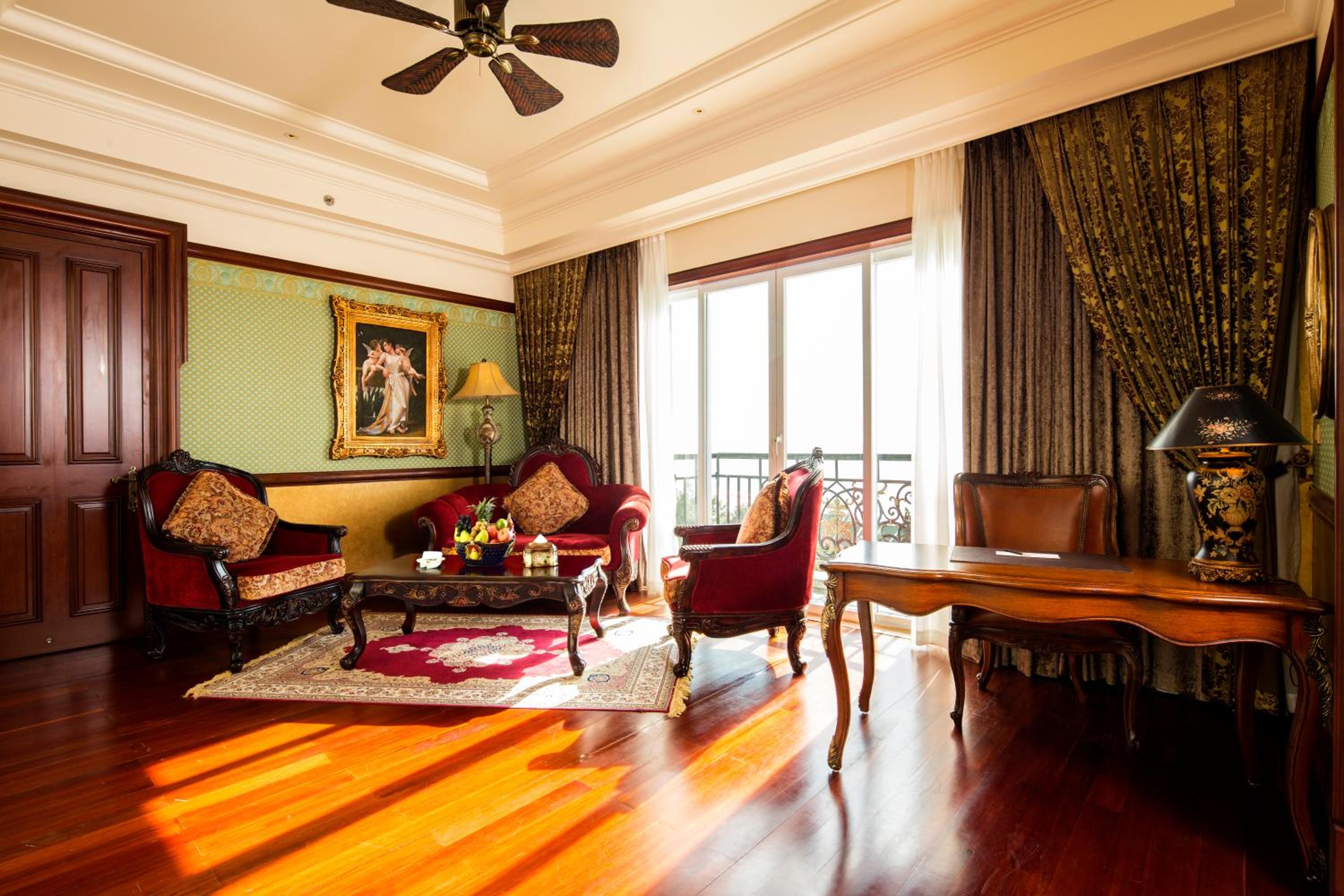 Heritage Imperial Suite - Photo 4
