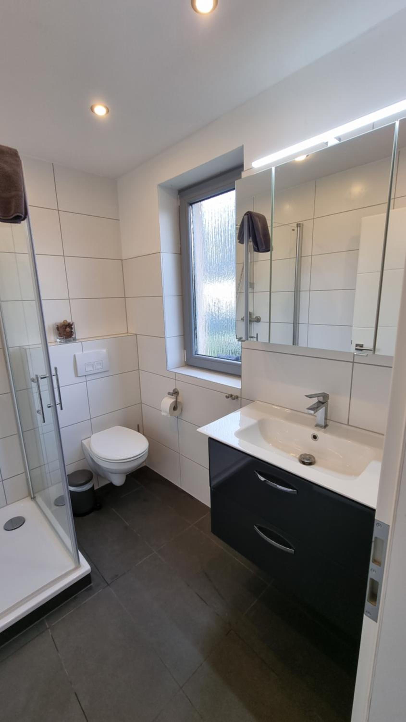 One-Bedroom Apartment - Photo 2