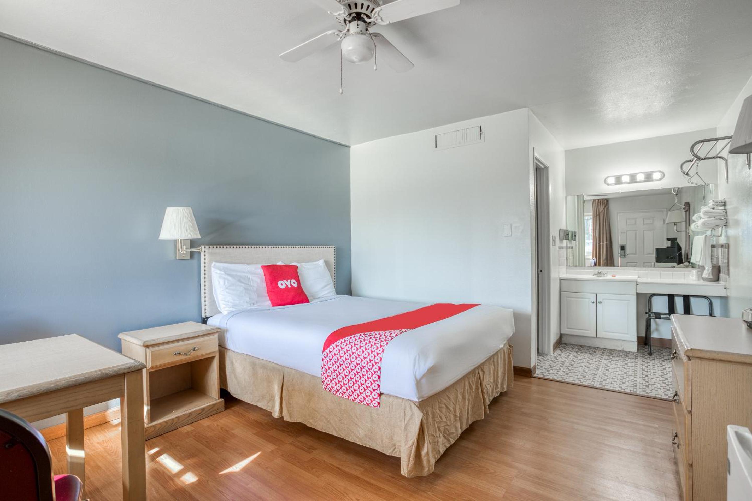 Queen Room photo 1