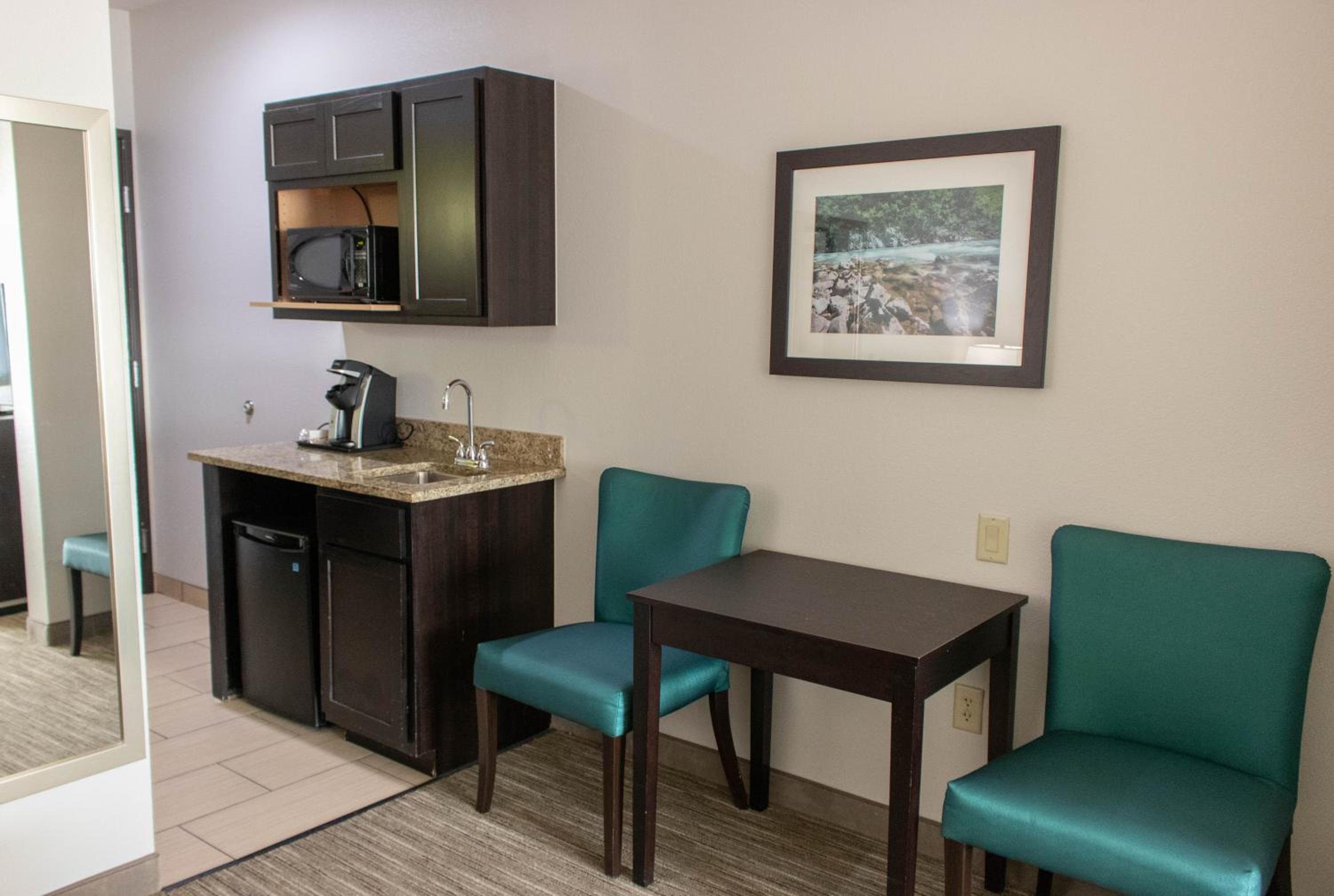 Suite with Two Queen Beds - Communications Accessible photo 3