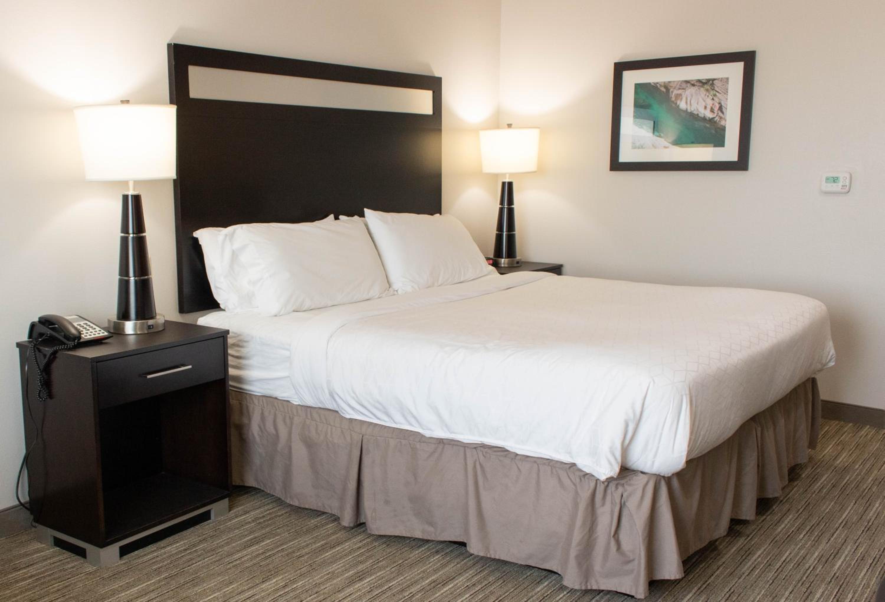 Standard King Room - Communications Accessible