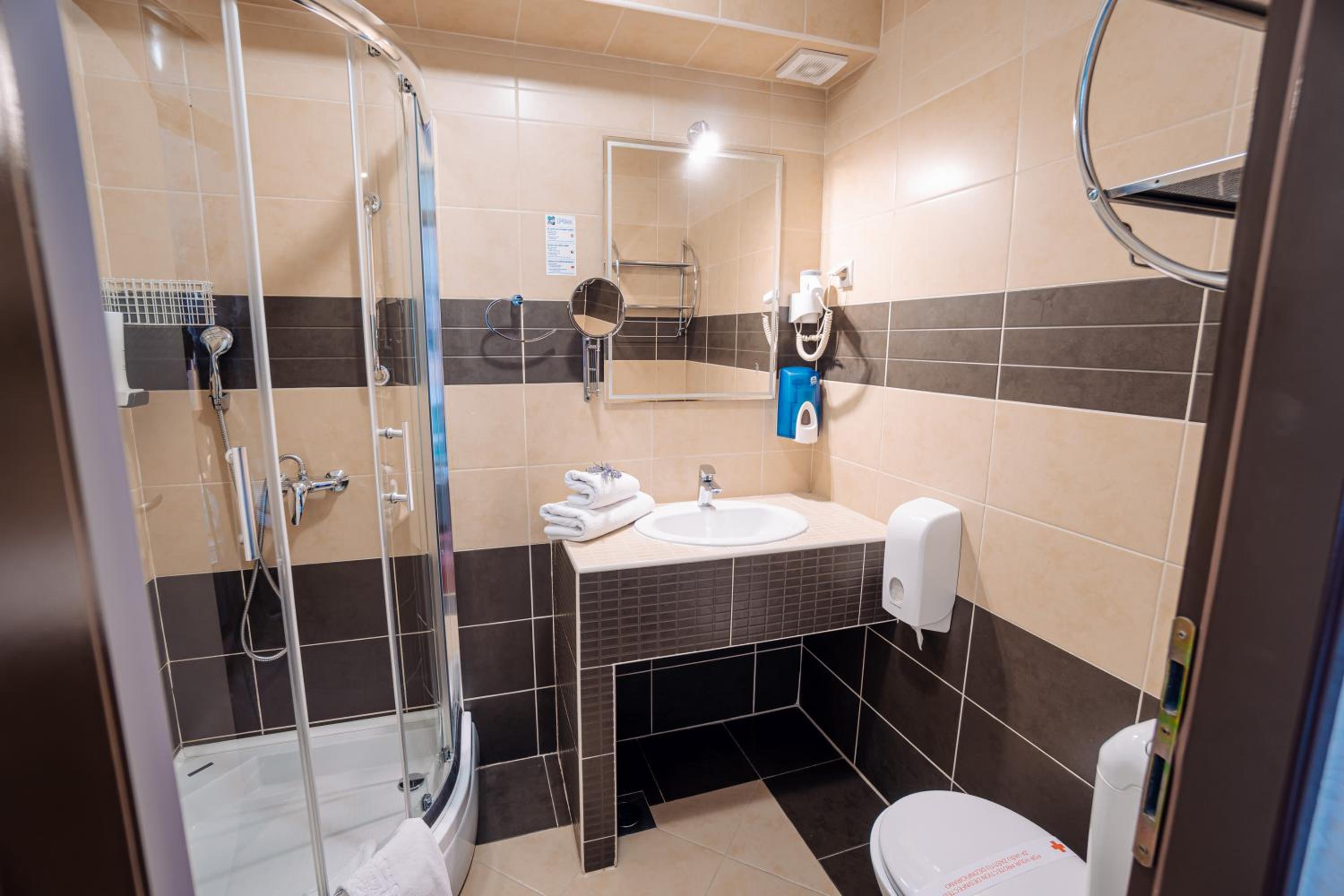 Standard Double or Twin Room photo 3