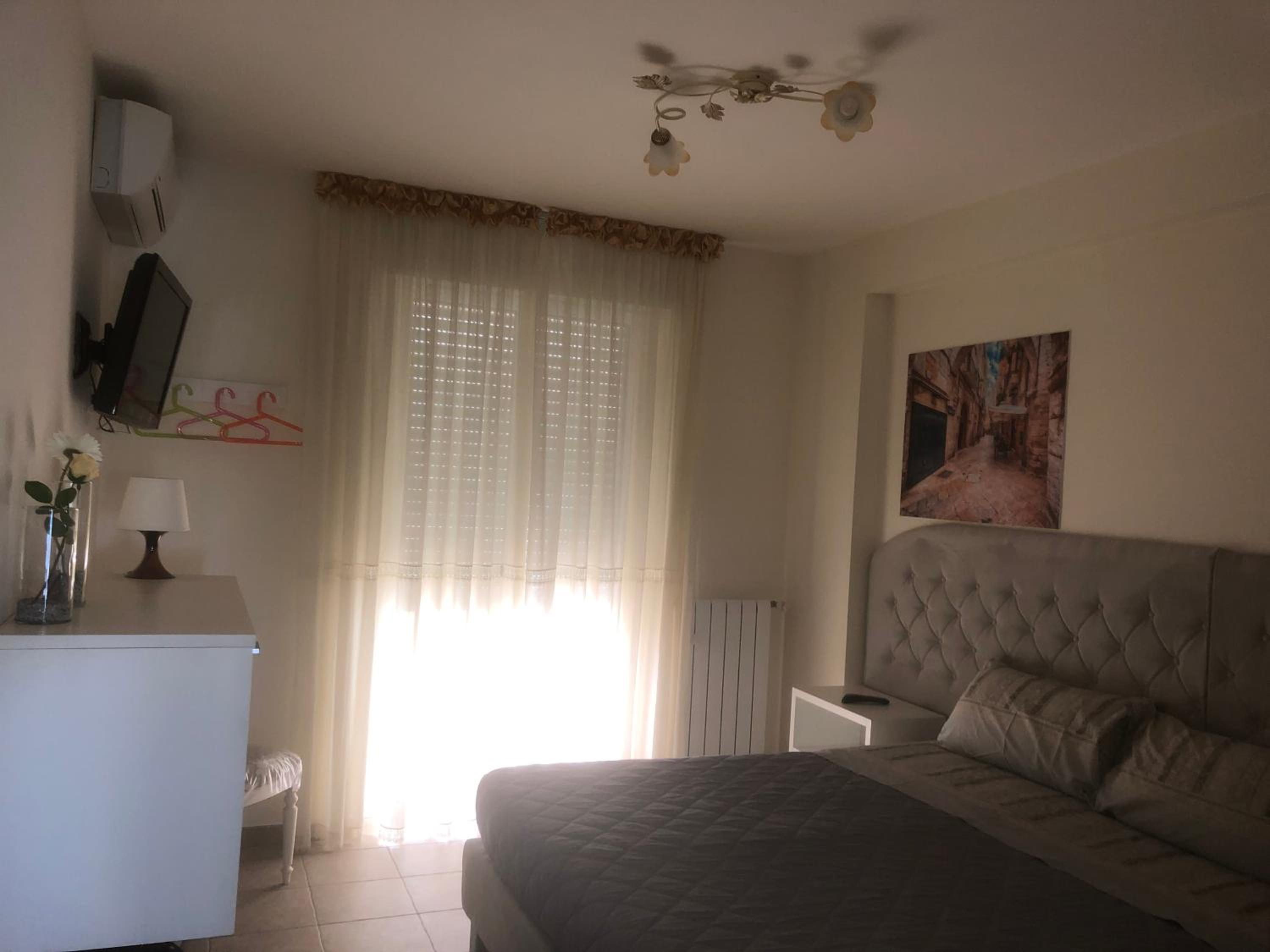 Double Room with Private Bathroom - Photo 1