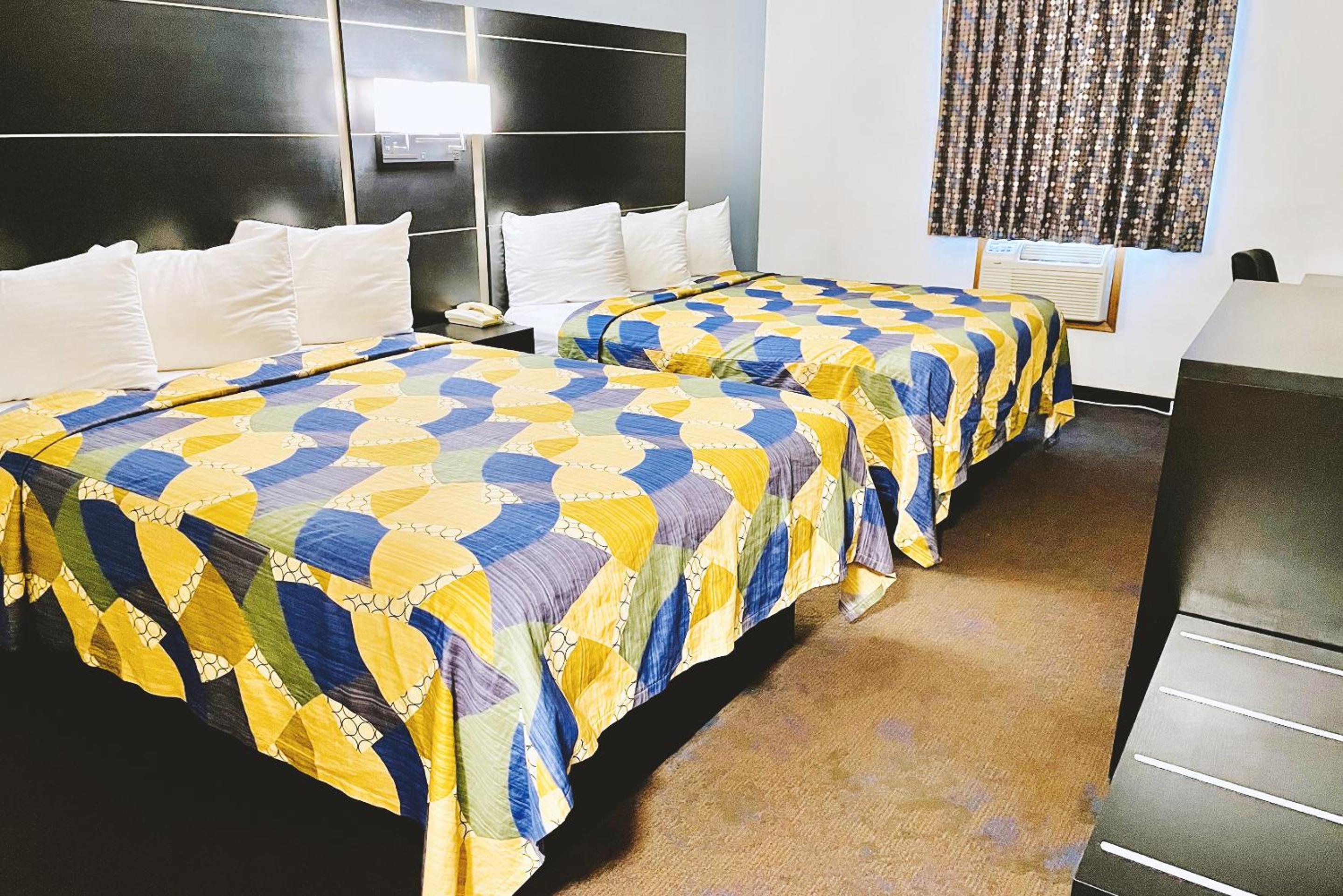 Queen Room with Two Queen Beds Non-Smoking
