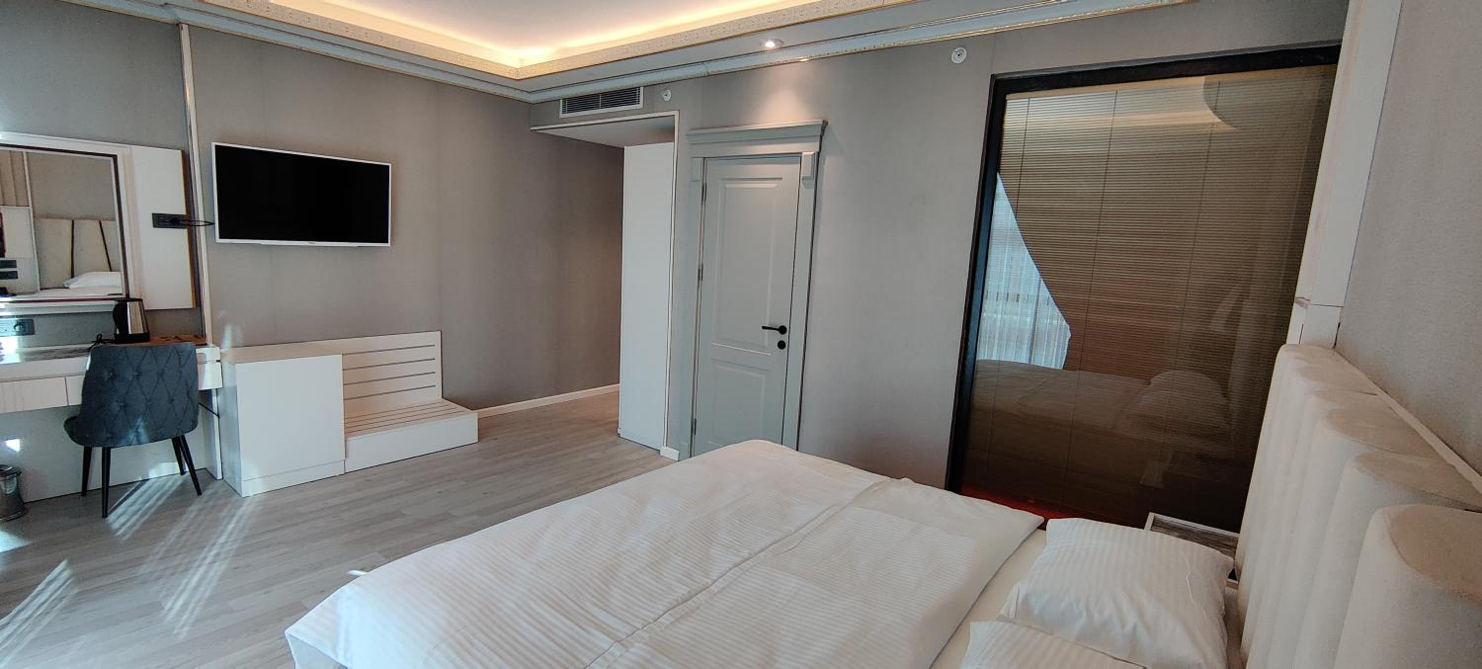 King Room with Spa Bath