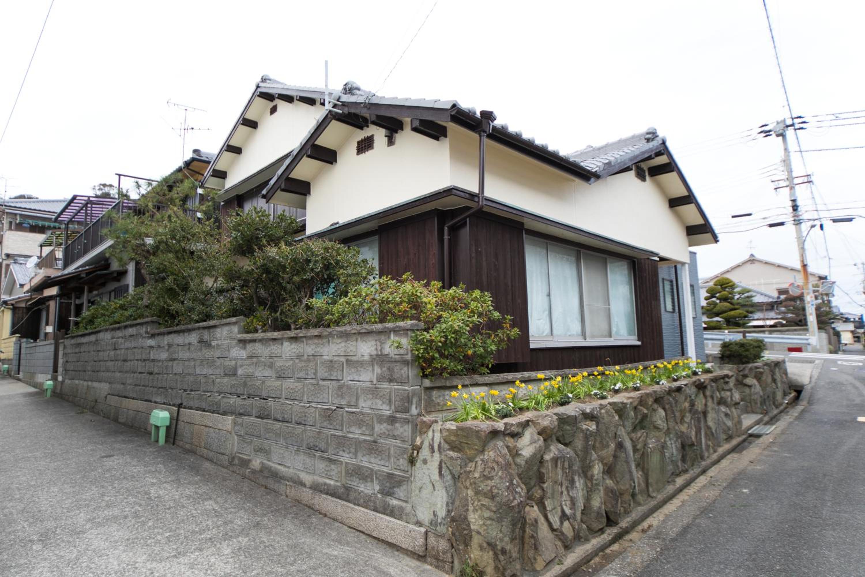 Three-Bedroom House - Photo 6