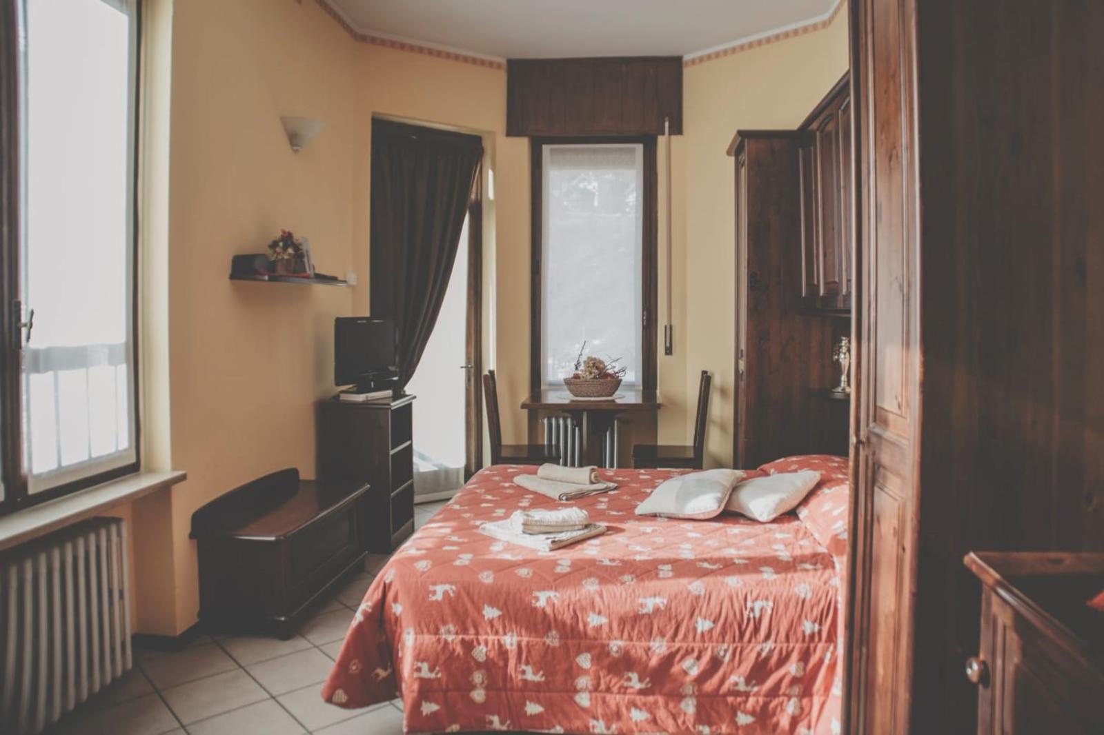 Studio (3 Adults)