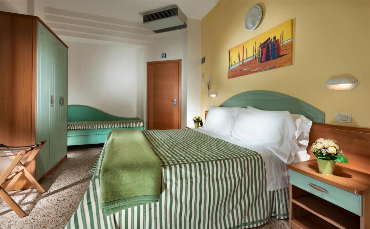 Quadruple Room with Balcony - Photo 1