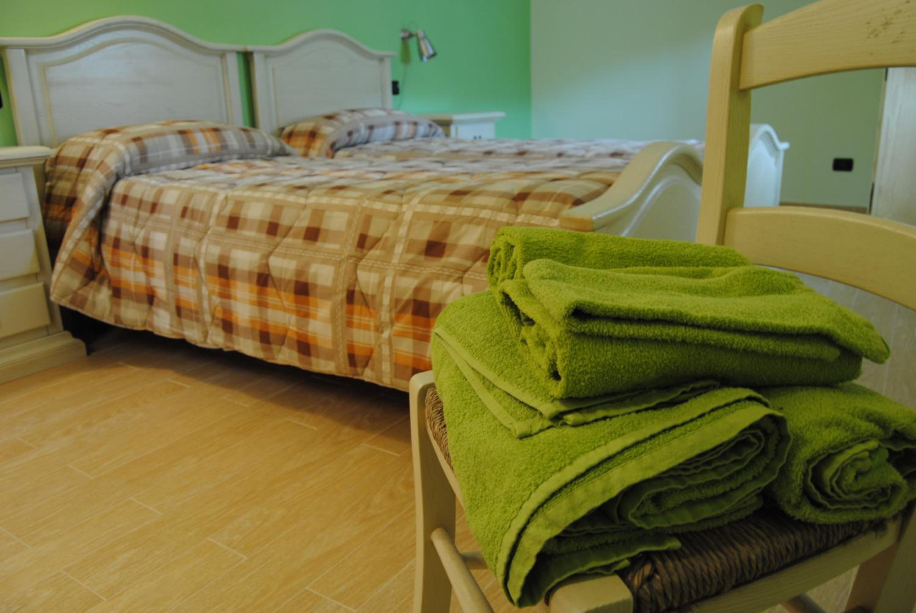 Twin Room with Private Bathroom photo 2
