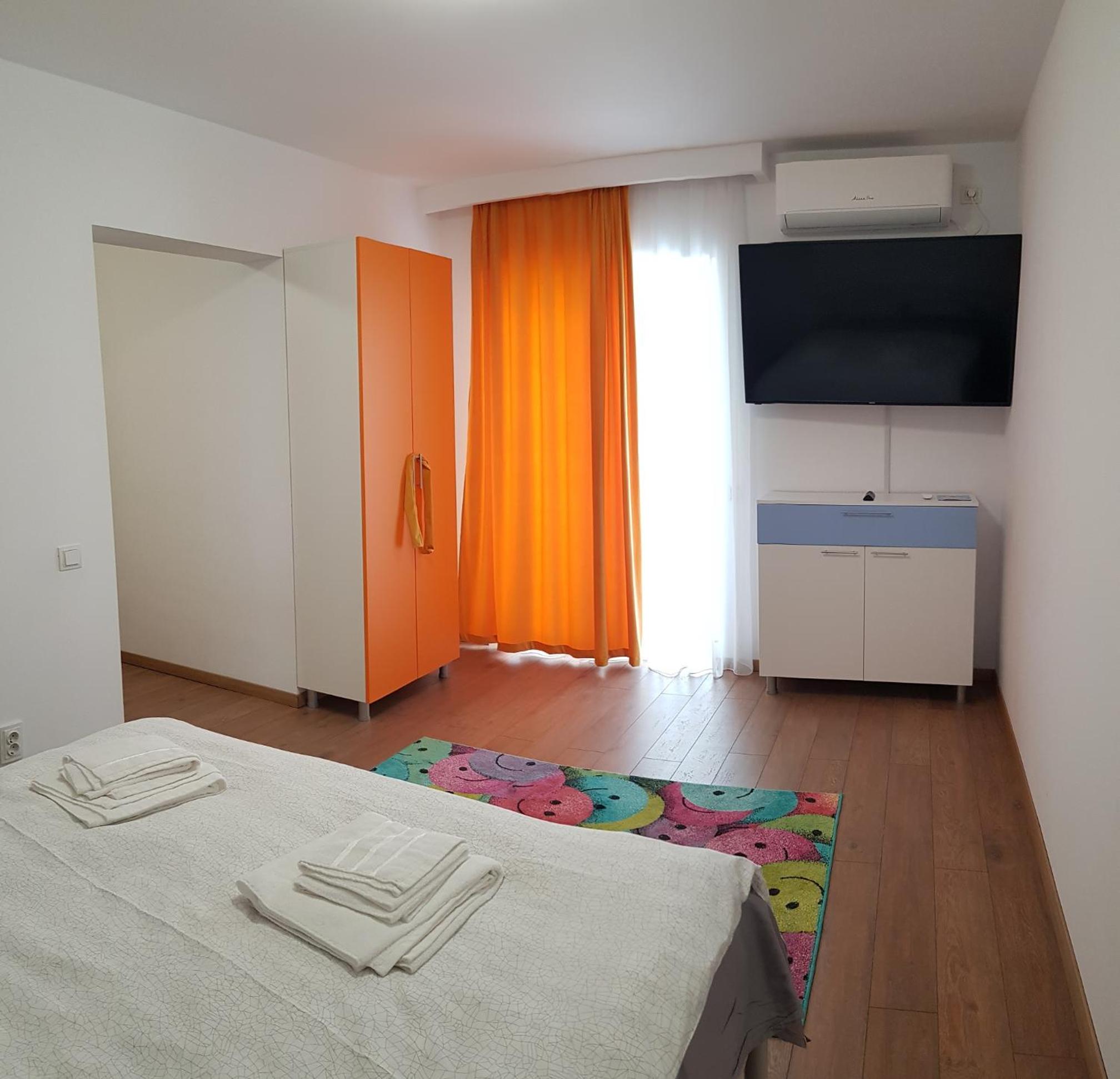 One-Bedroom Apartment - Photo 1