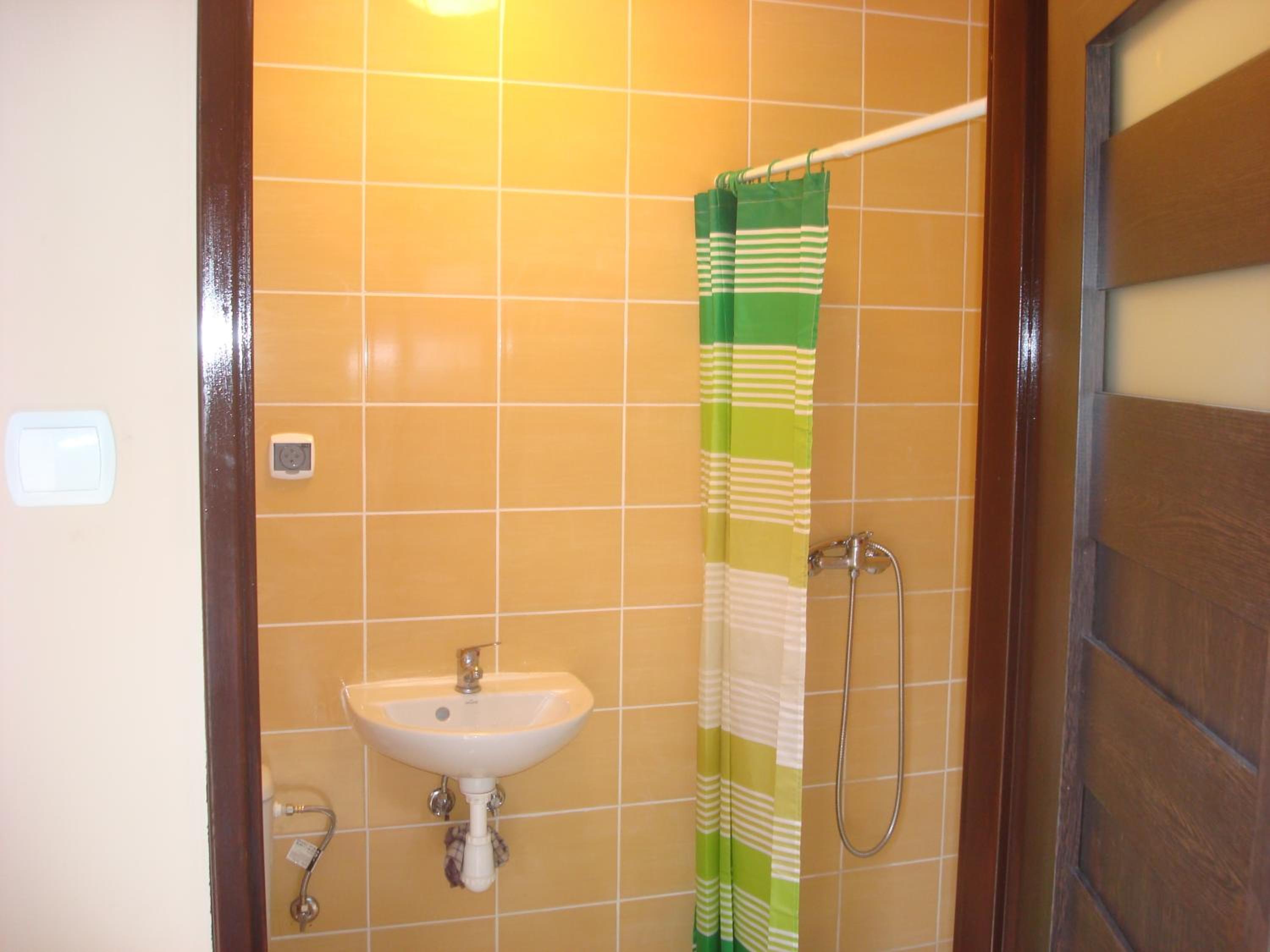 Quadruple Room with Bathroom - Photo 2