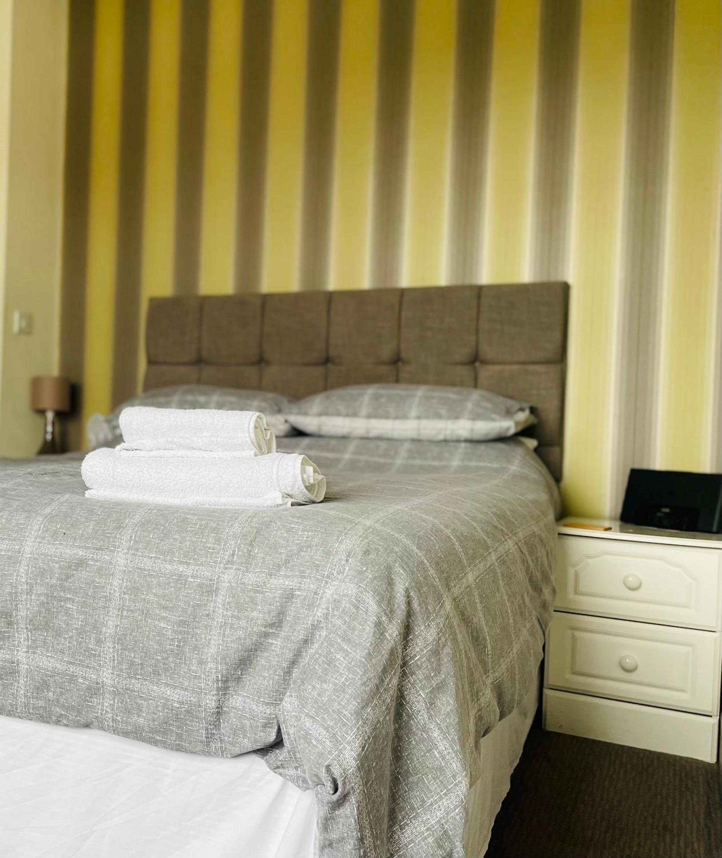 Deluxe Double Room (2 Adults + 1 Child) photo 3
