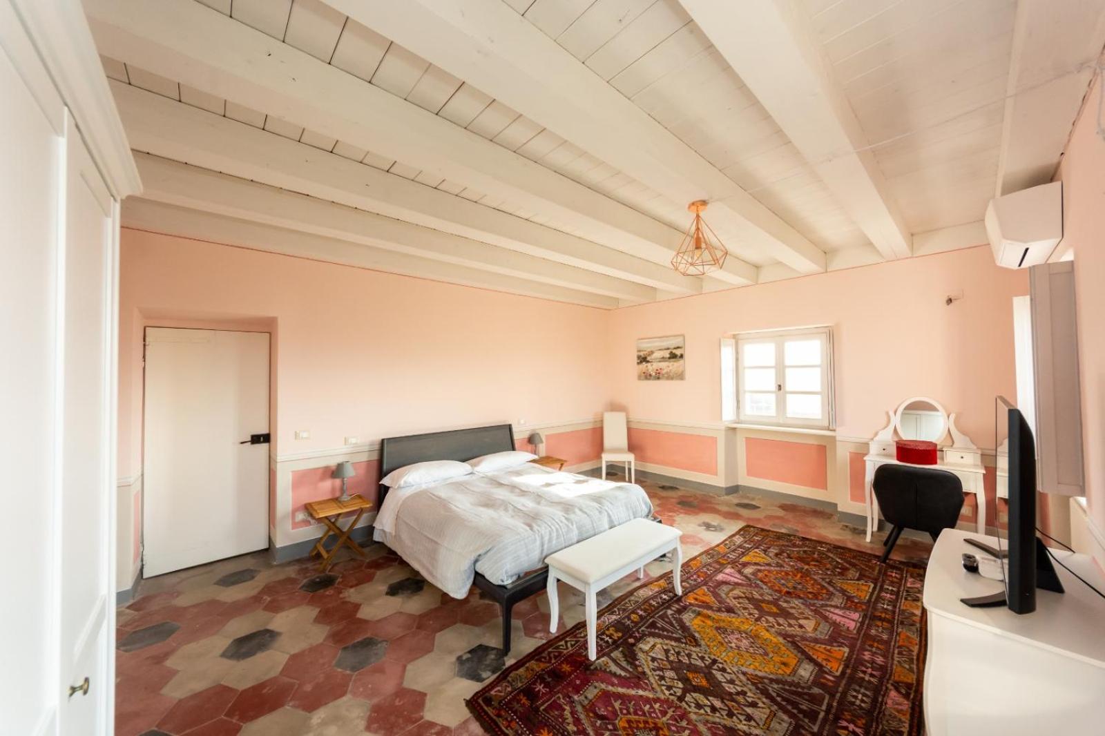 Superior Suite - Photo 8