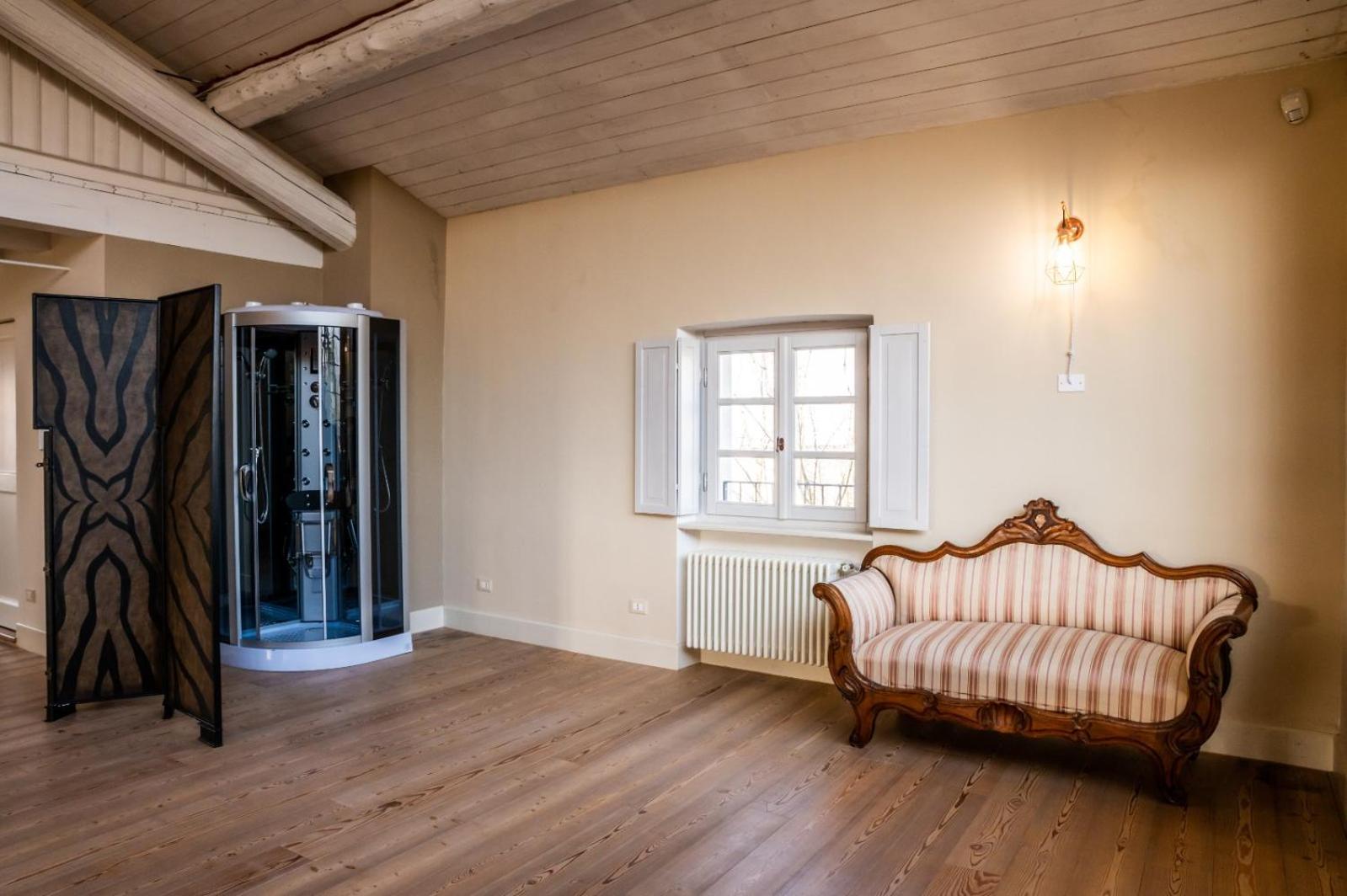 Superior Suite - Photo 12