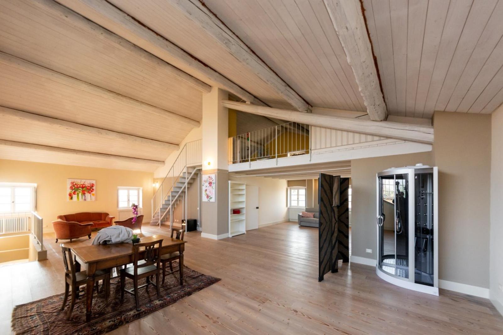 Superior Suite - Photo 11