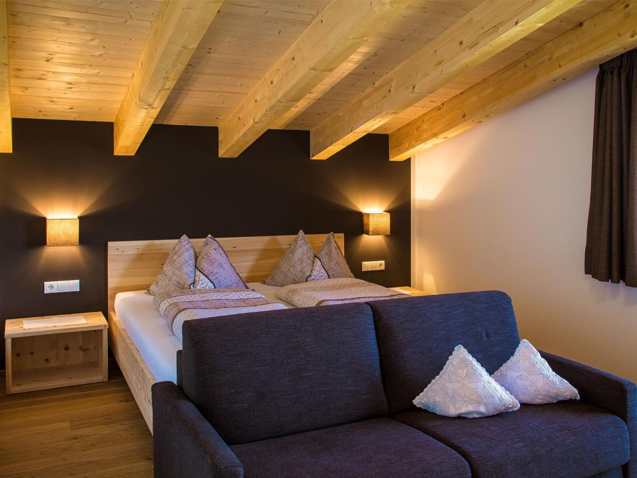 Double Room with Balcony - Photo 10