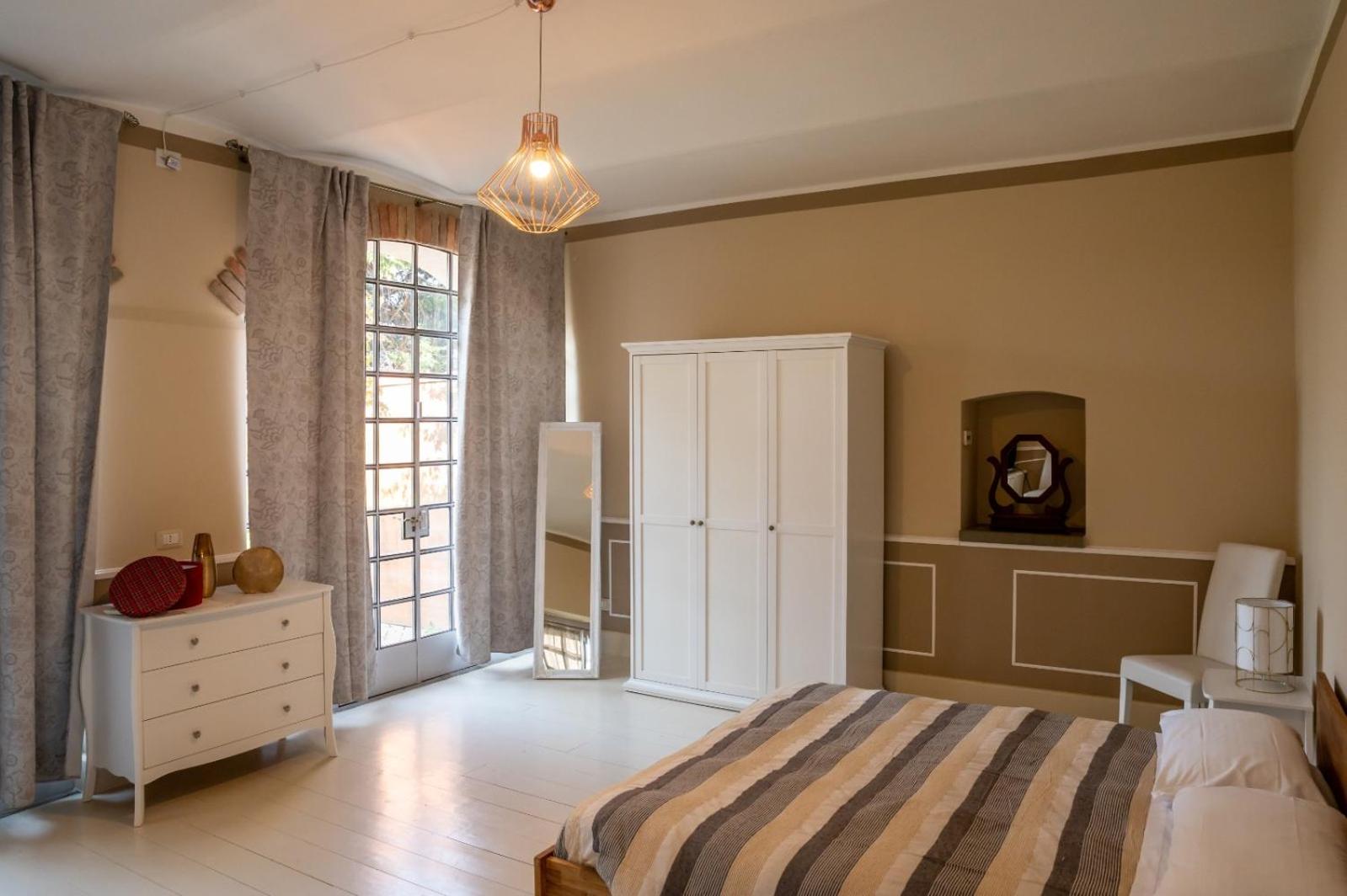 Queen Room with Garden View - Photo 6