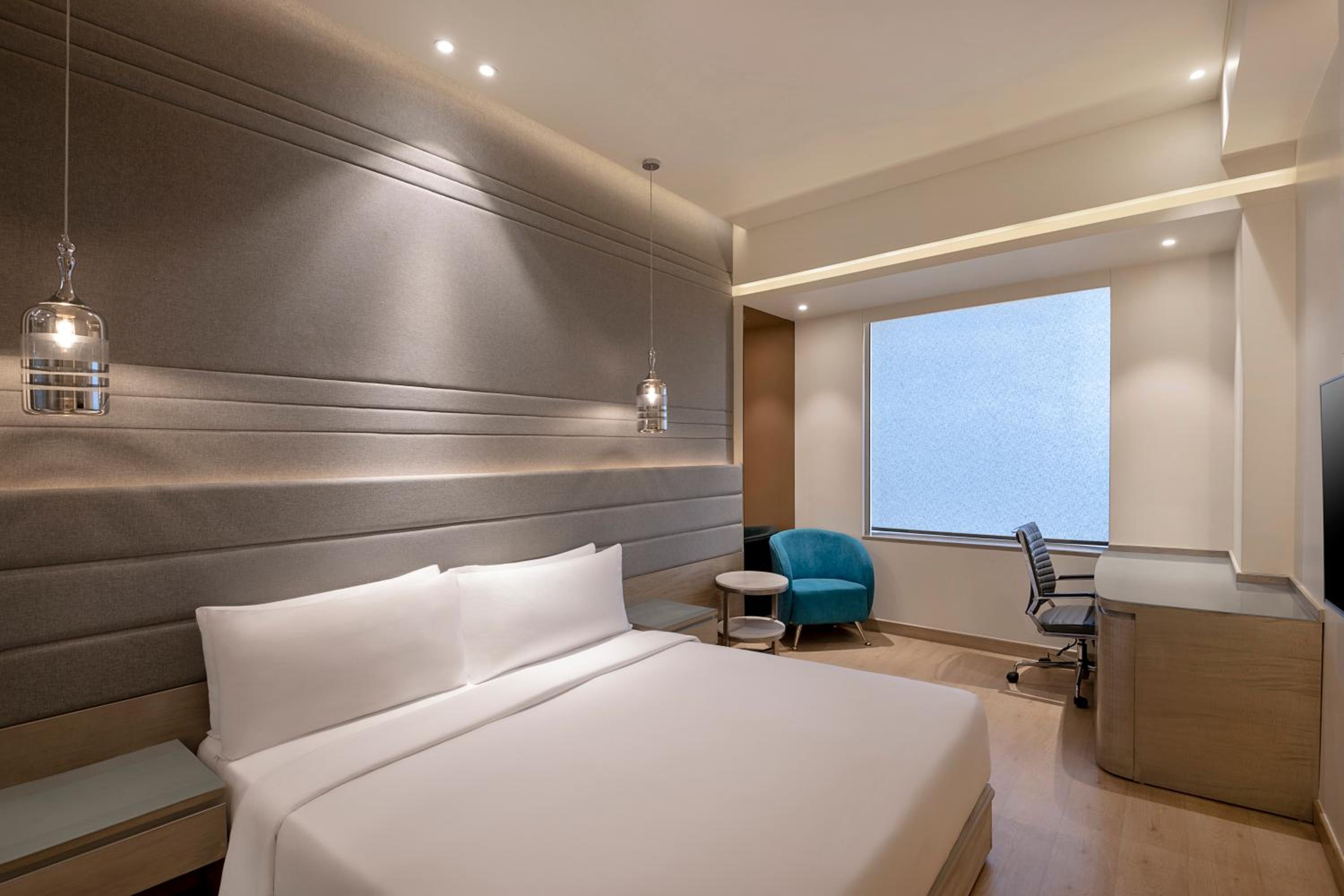 Superior Room - 1+1 on selected brands during Happy hours (6pm to 8pm) at Sky Grill bar, 20% discount on F&B amd Concierge ((Airport/Railway station/office Etc.. pickup & Drop ). - Photo 2