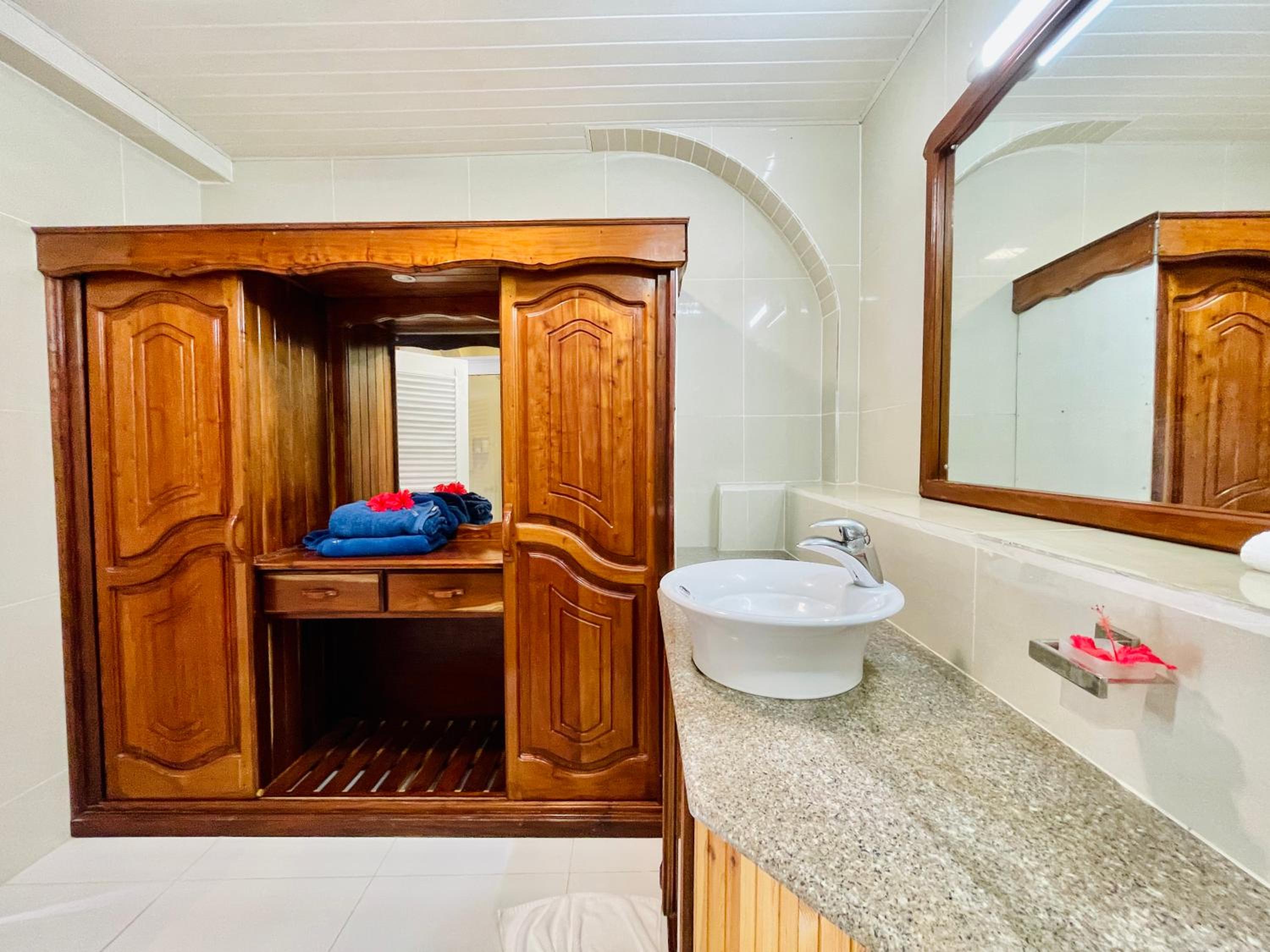 Junior Suite with Ocean View - Photo 8