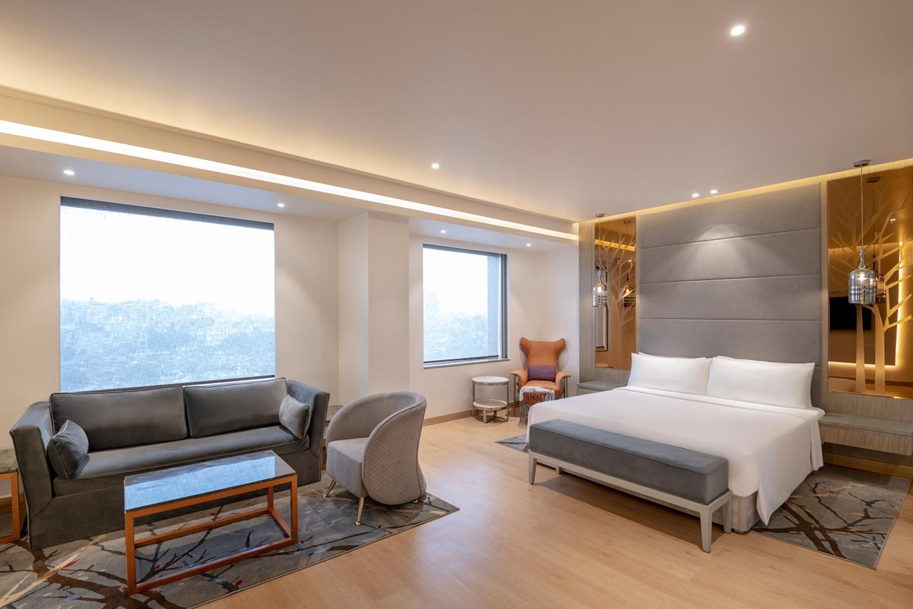 Suite - Unlimited pour during happy hours between 6 to 8 pm at Sky grill, 3 pcs fruit platter, 2 varieties of home-made cookies, 4 pcs laundry complimentary per suite per day - Photo 2