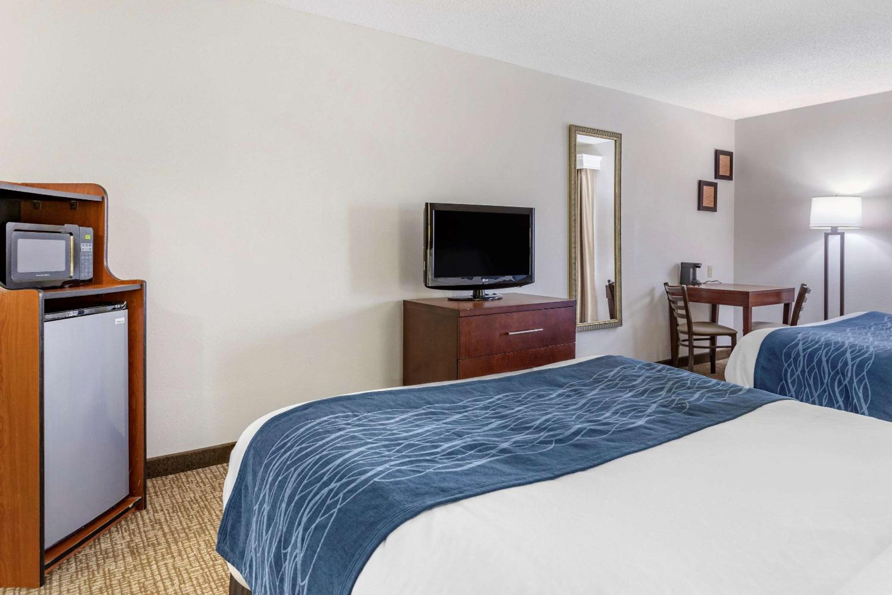 Double Room With Two Double Beds - Non-Smoking photo 3