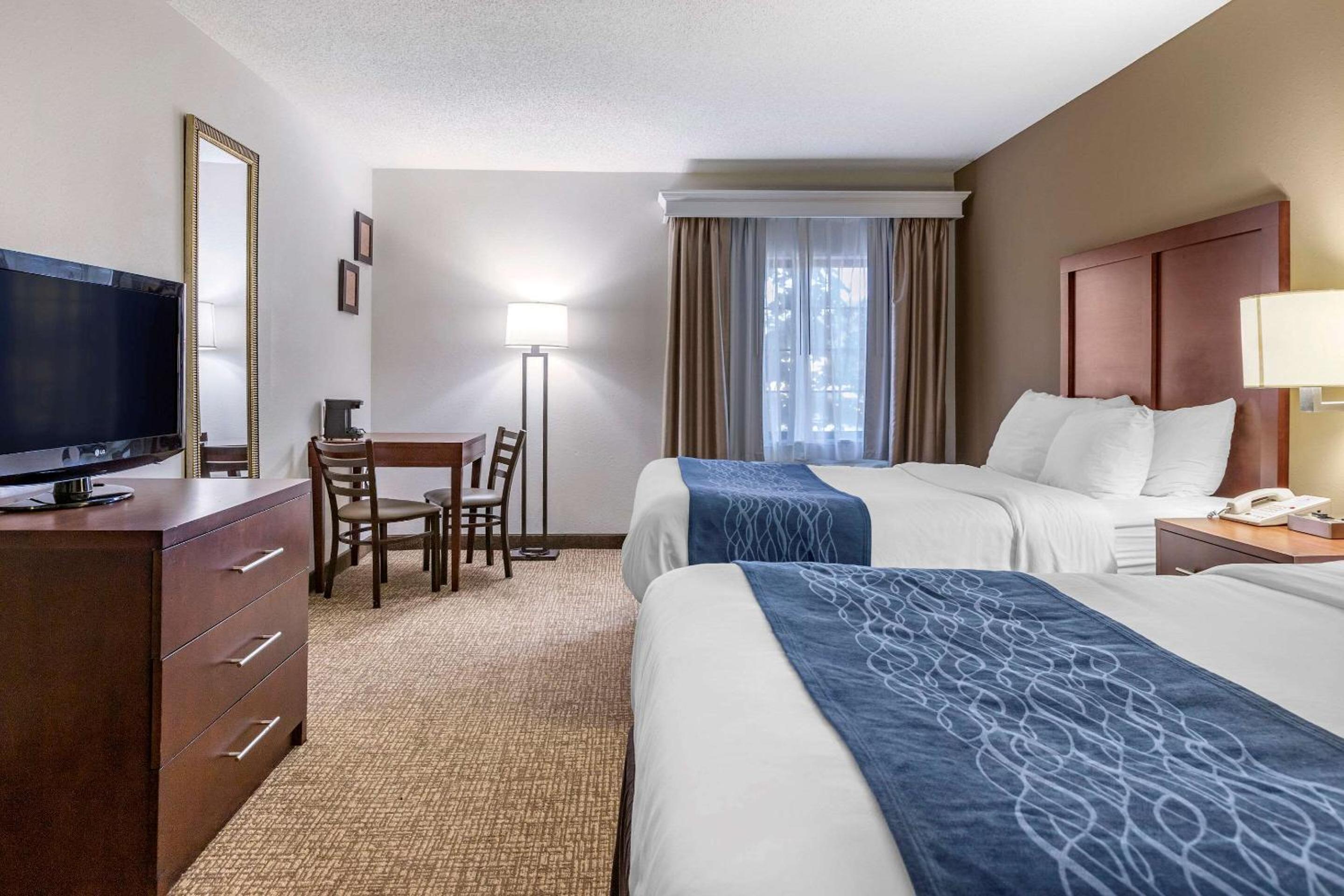 Double Room With Two Double Beds - Non-Smoking photo 2