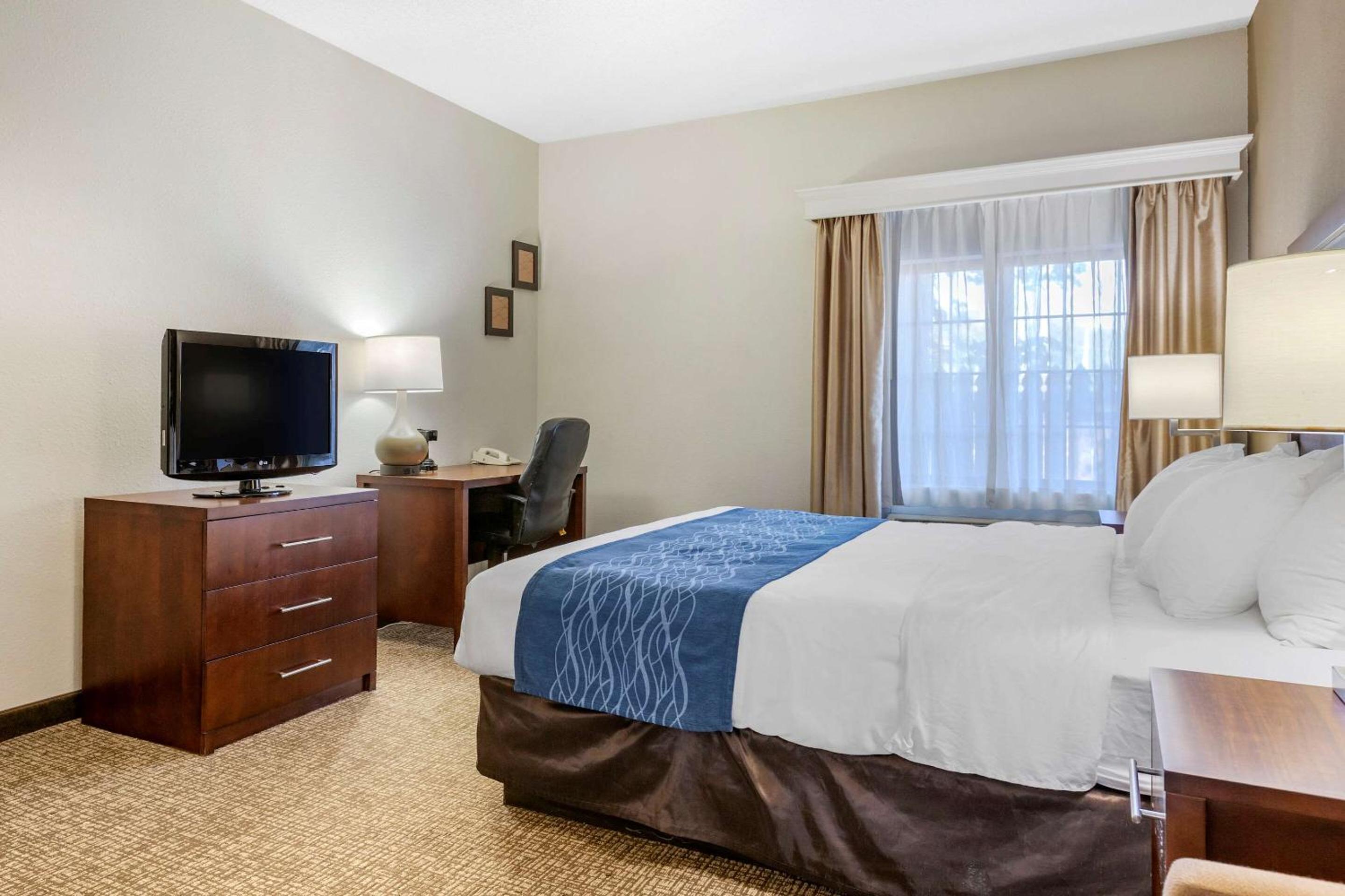 Standard Double Room With Tub - Accessible/Non-Smoking photo 1
