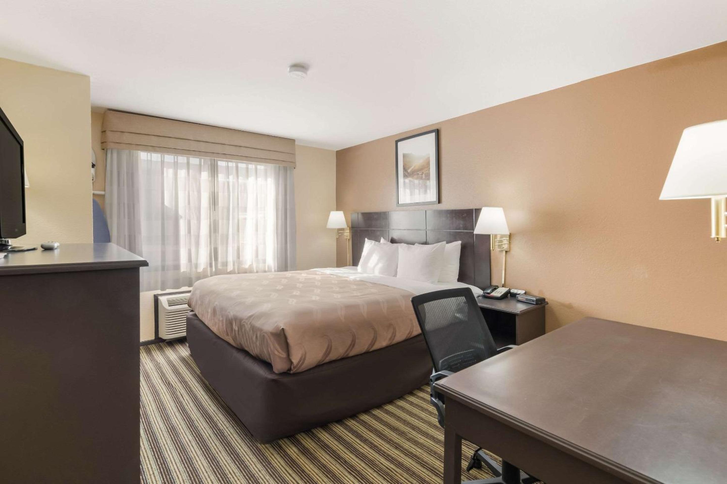 King Room - Non-Smoking - Photo 1