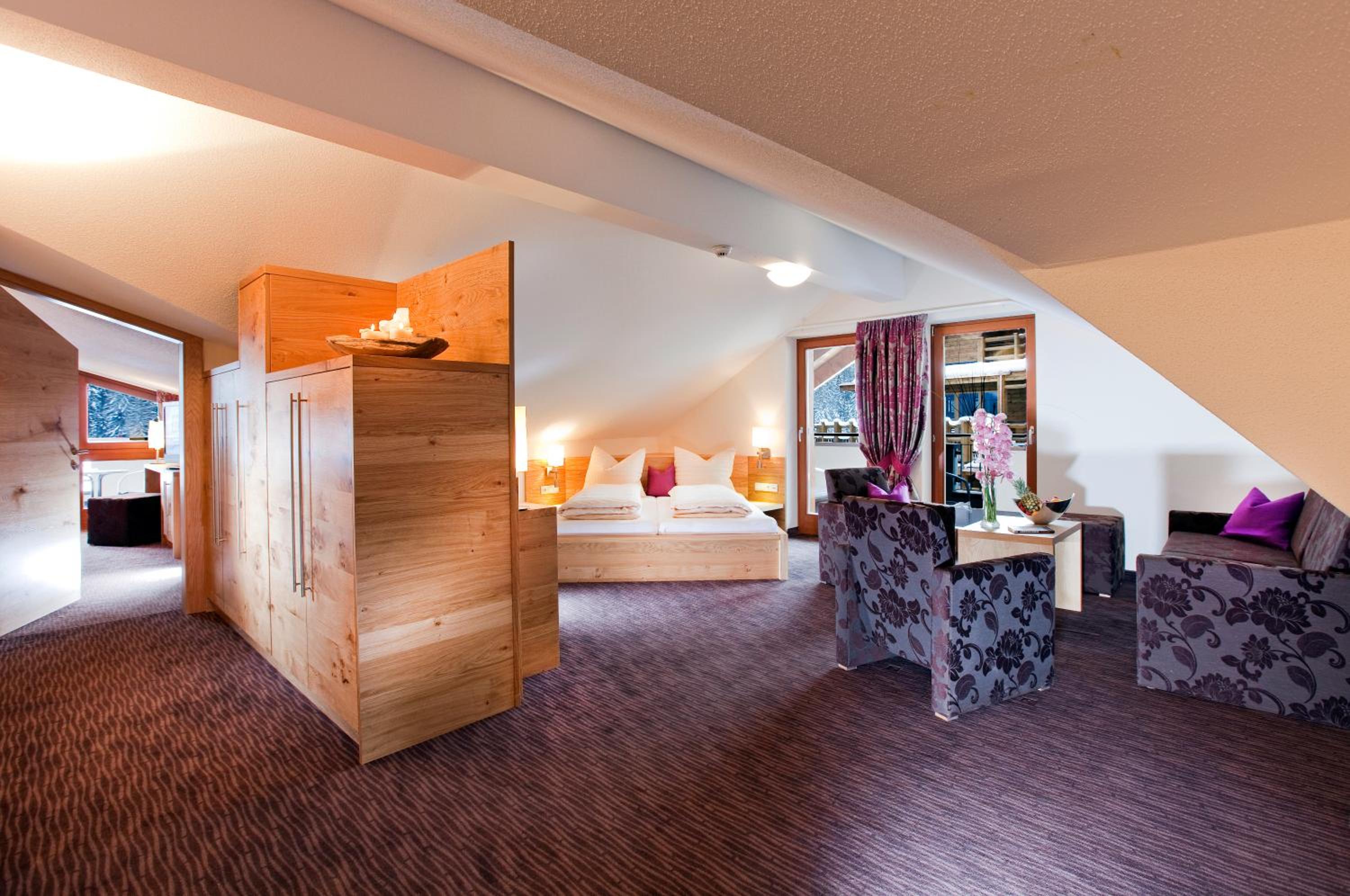Deluxe Family Suite - Photo 1