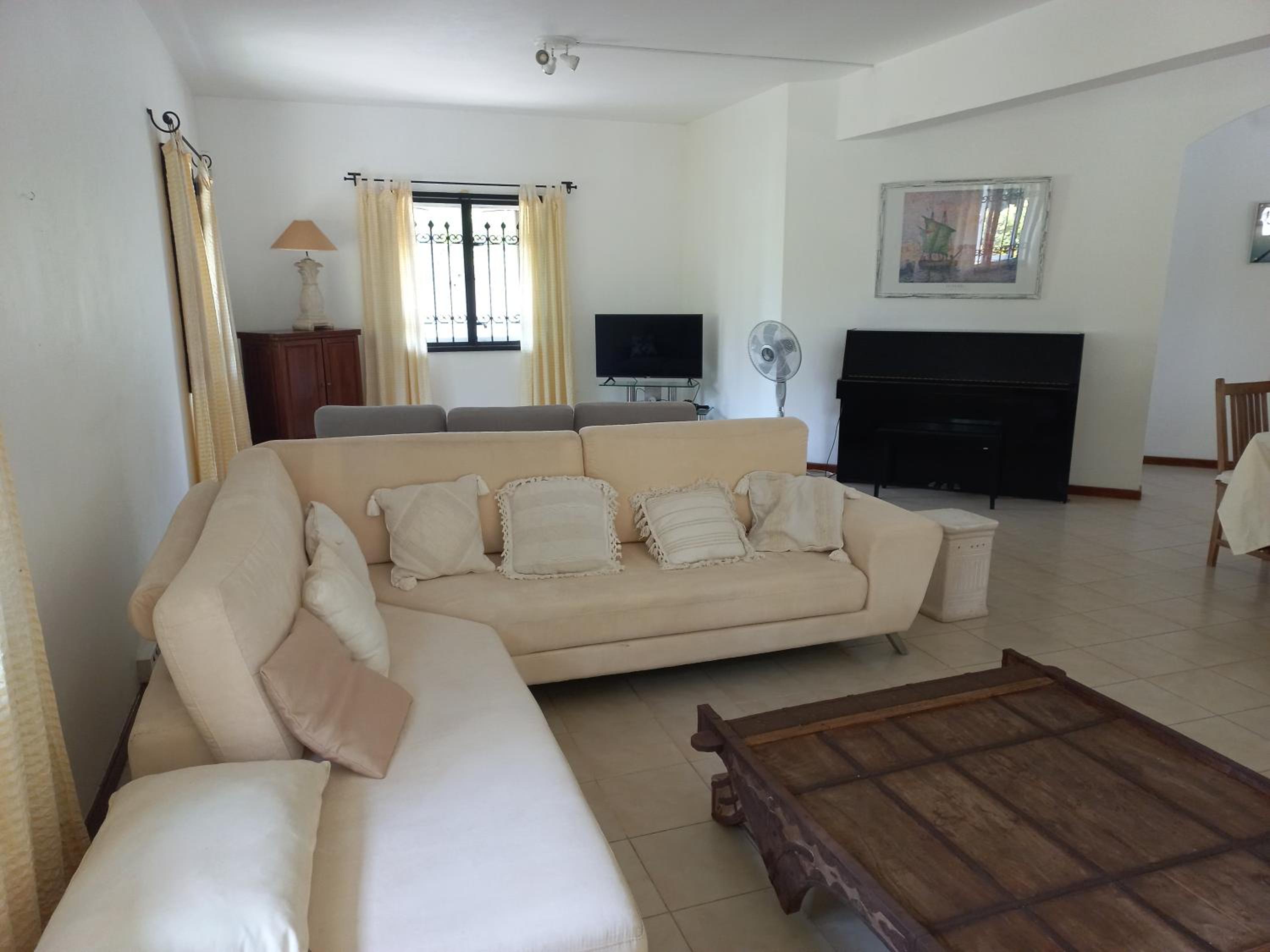 Villa - Photo 1