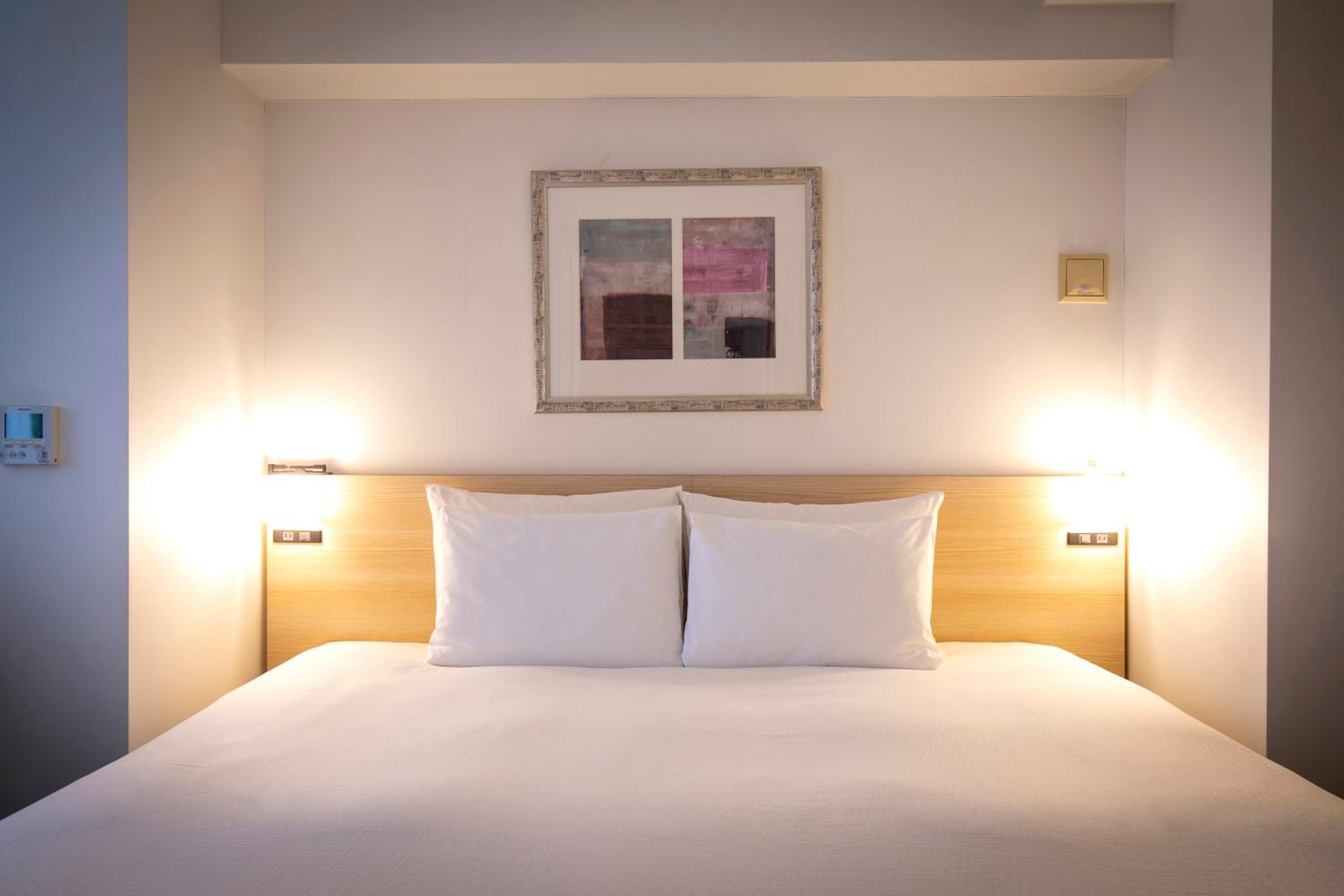 Suite Room with 1 King Bed with Bathtub - No-Smoking photo 3