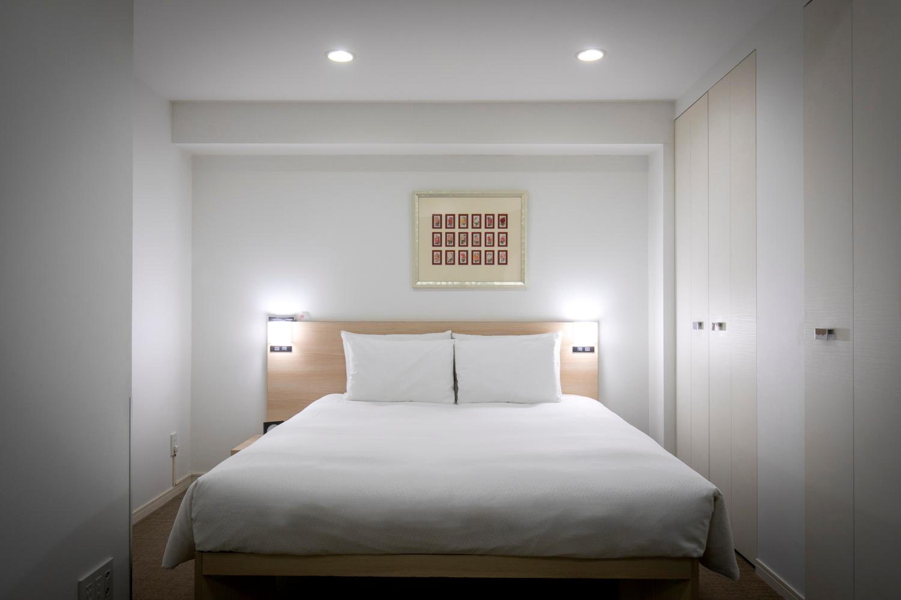 Deluxe Room with Bathtub with No View - Lower Floor - No-Smoking photo 1