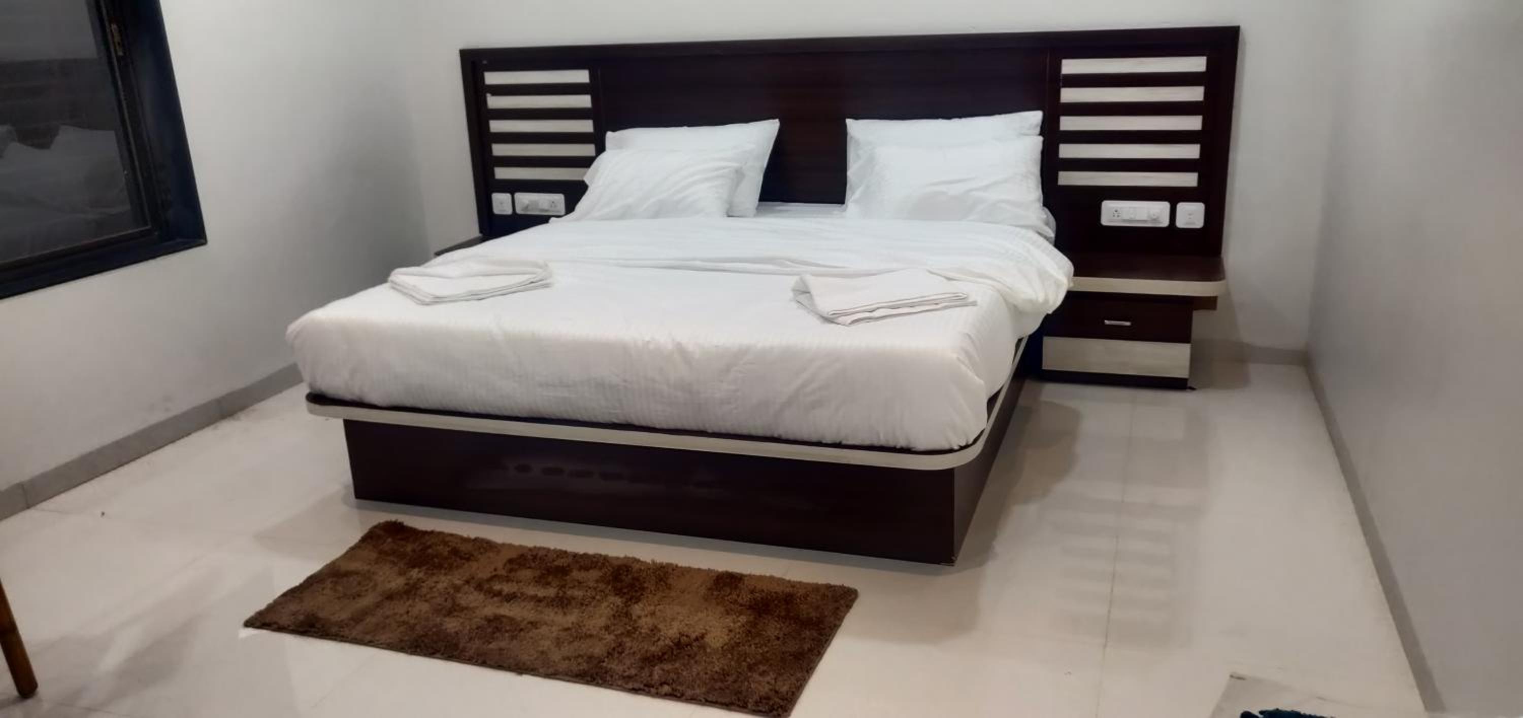 Deluxe King Room photo 2