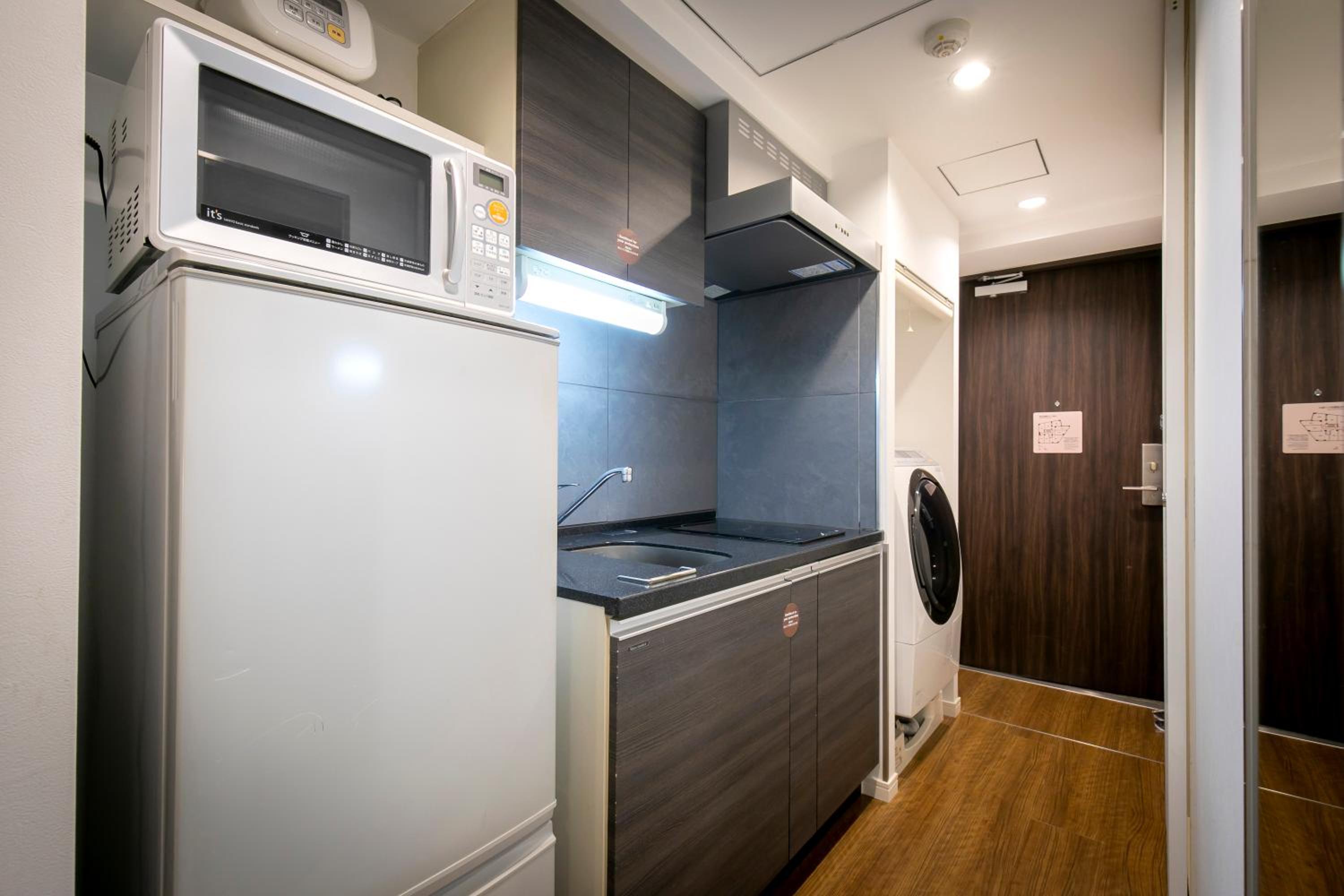 Deluxe Room with Bathtub with No View - Lower Floor - No-Smoking photo 3