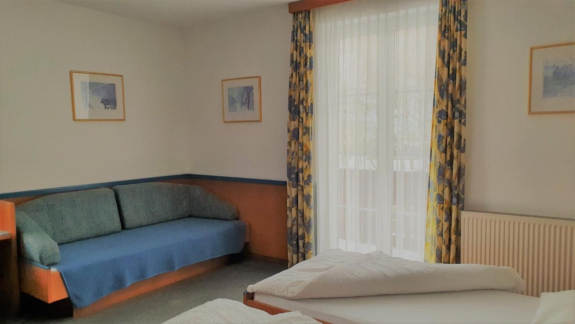 Double Room with Balcony - Photo 2