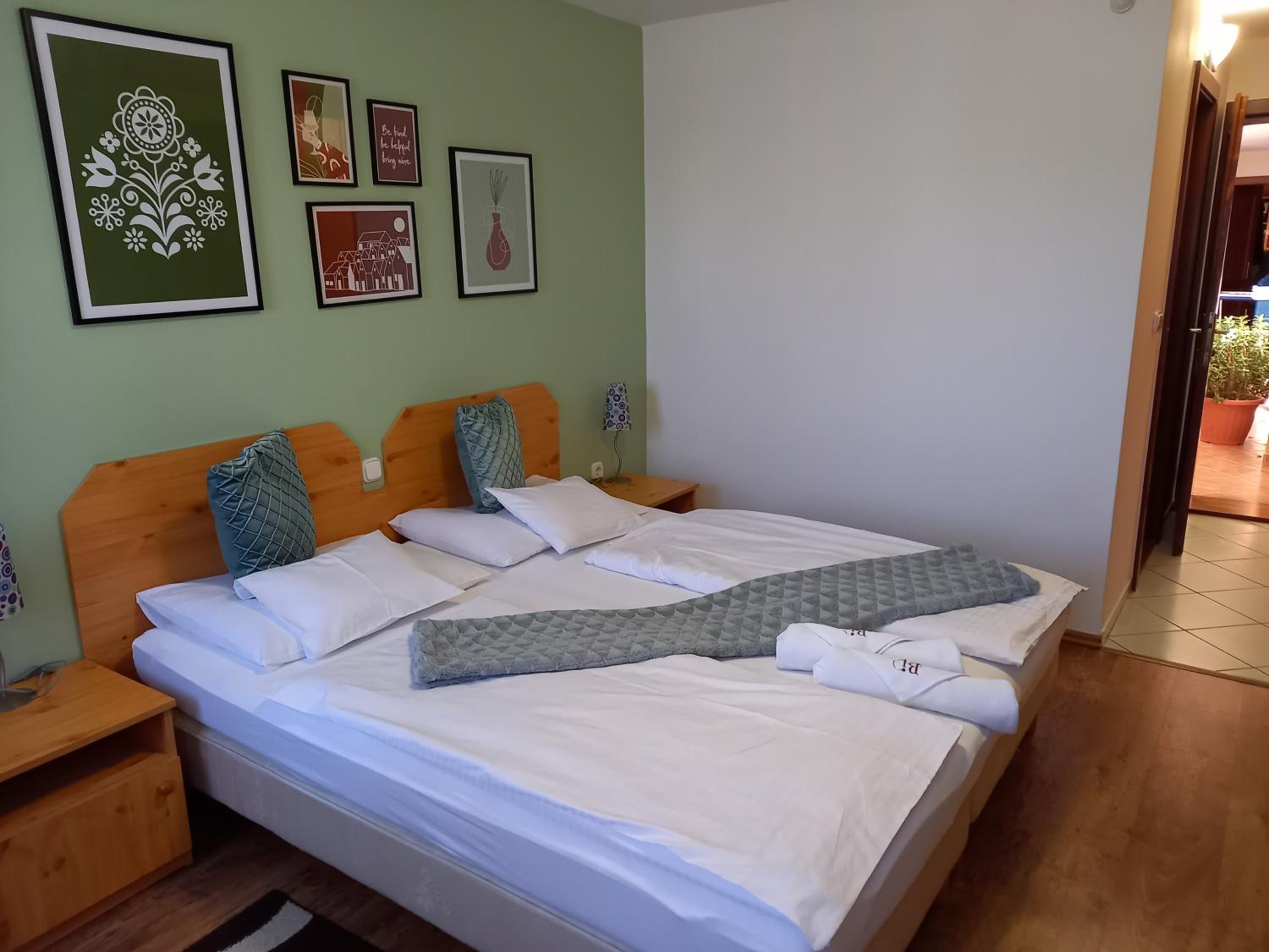 Double Room - Photo 6