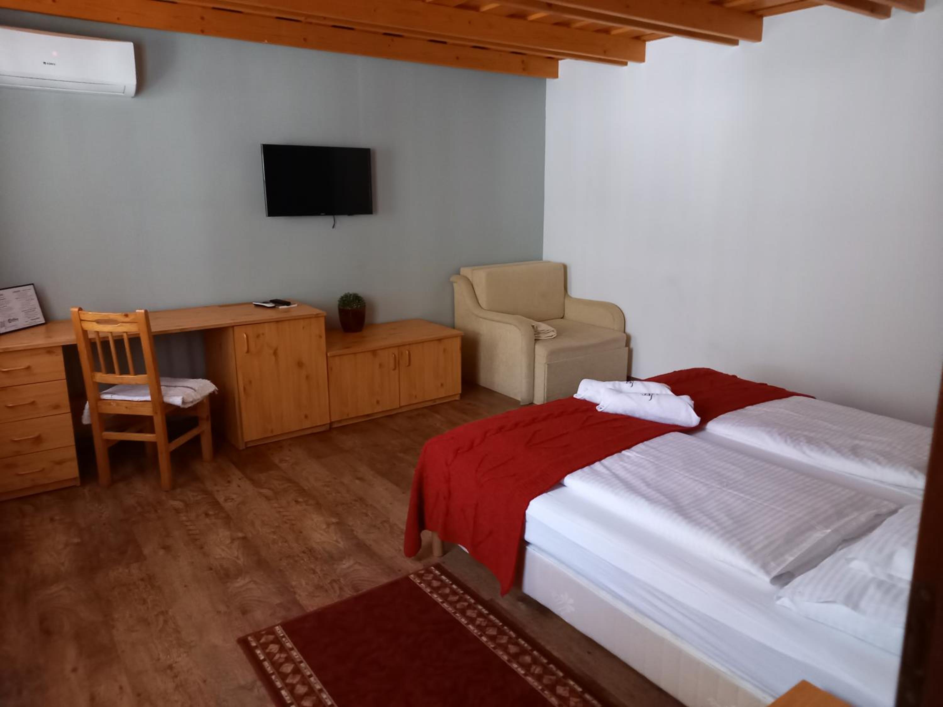 Quadruple Room - Photo 3
