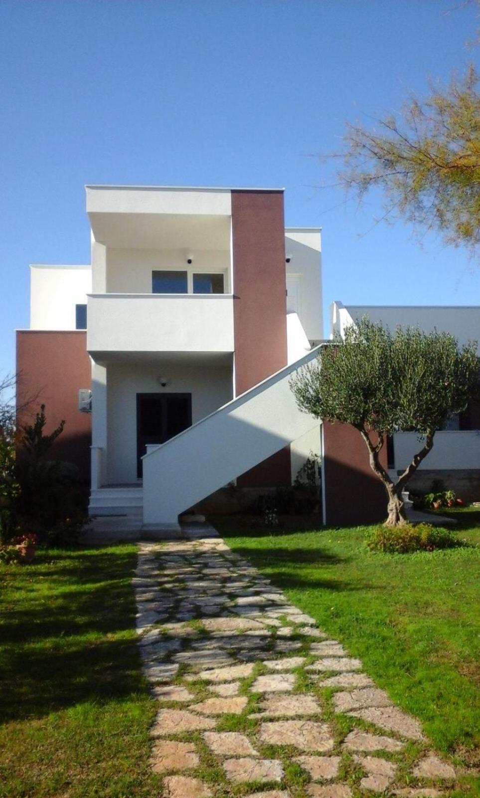 Two-Bedroom Apartment with Patio and Garden View photo 2