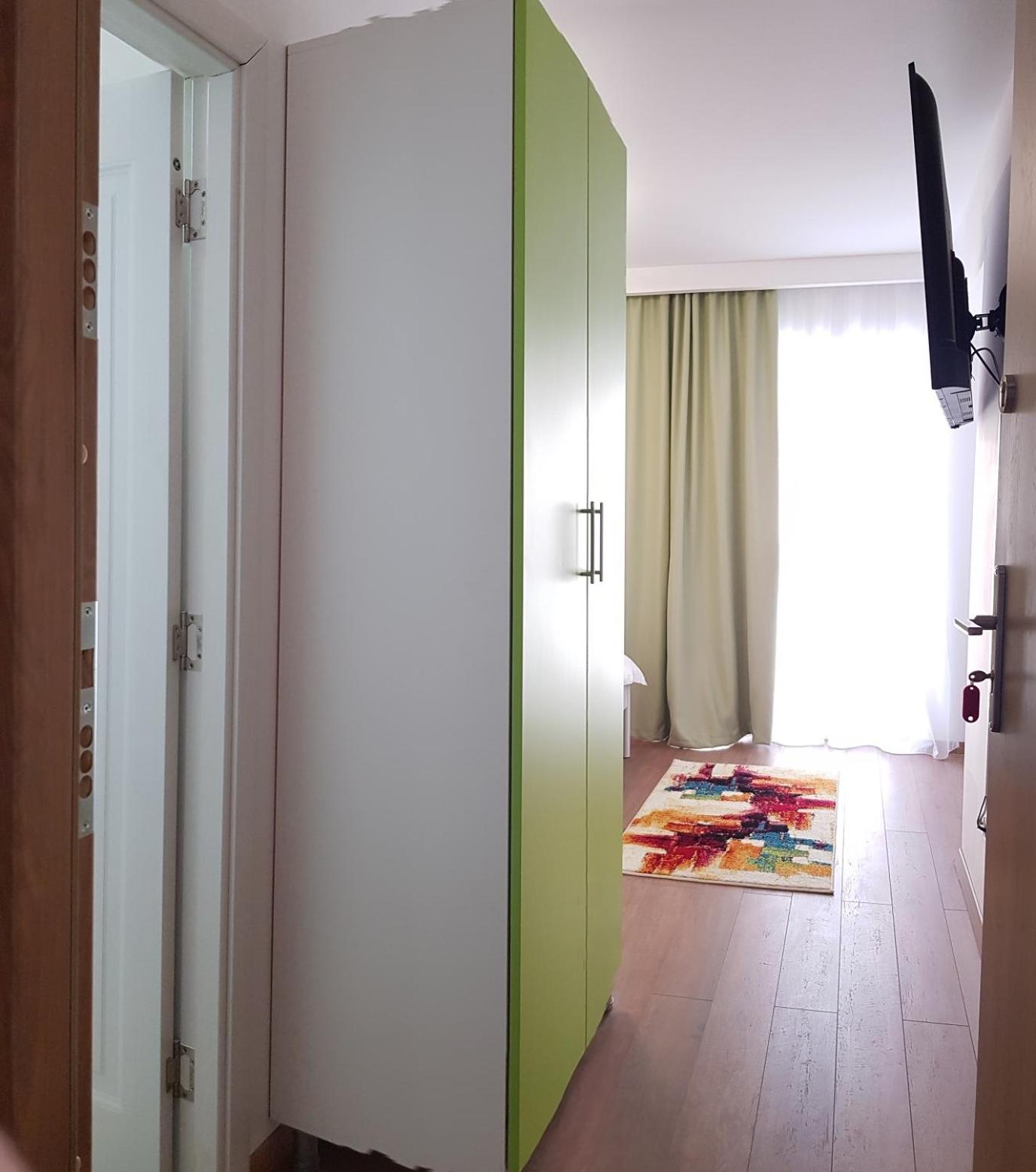 One-Bedroom Apartment - Photo 2
