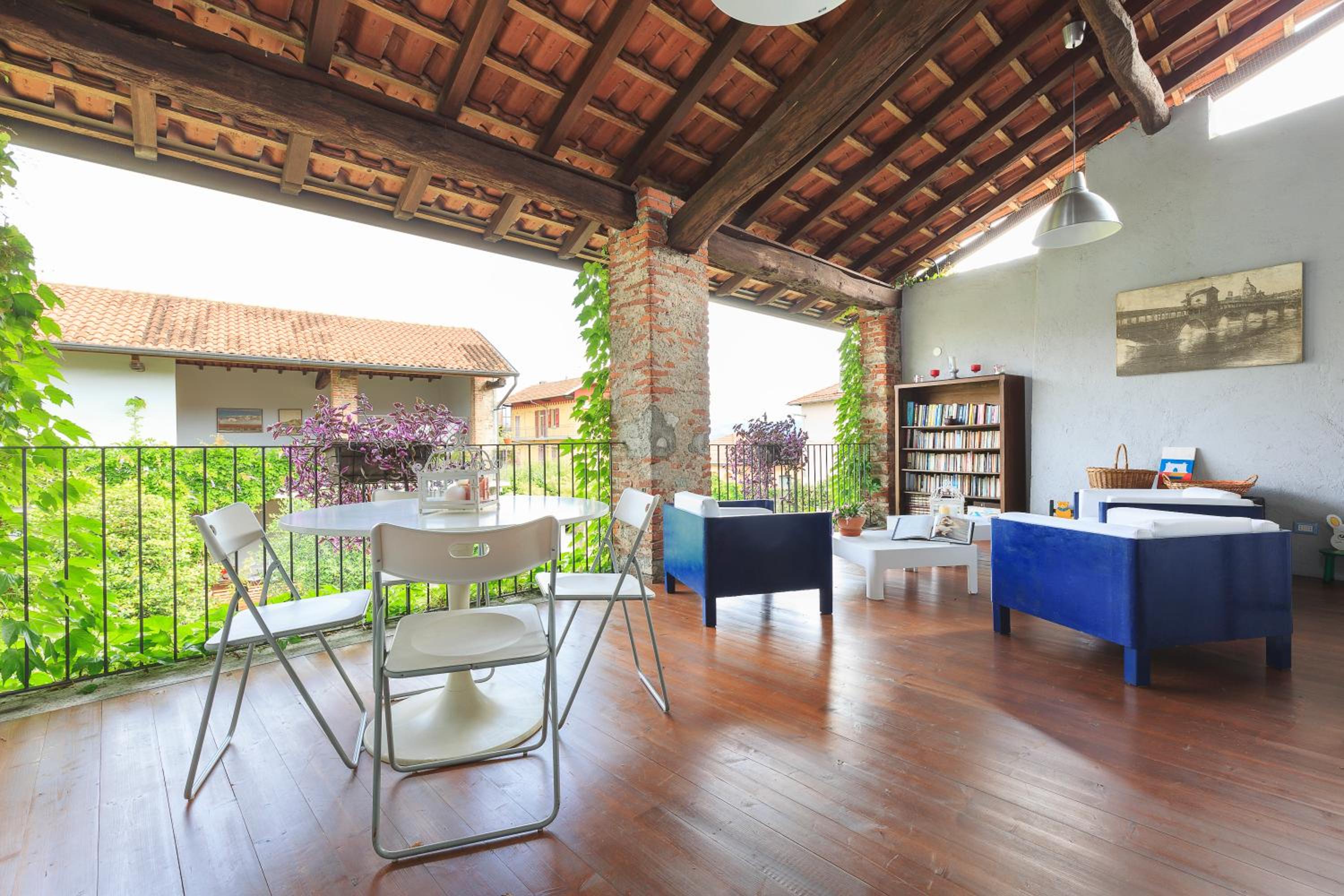 Two-Bedroom Apartment with Mountain View photo 2