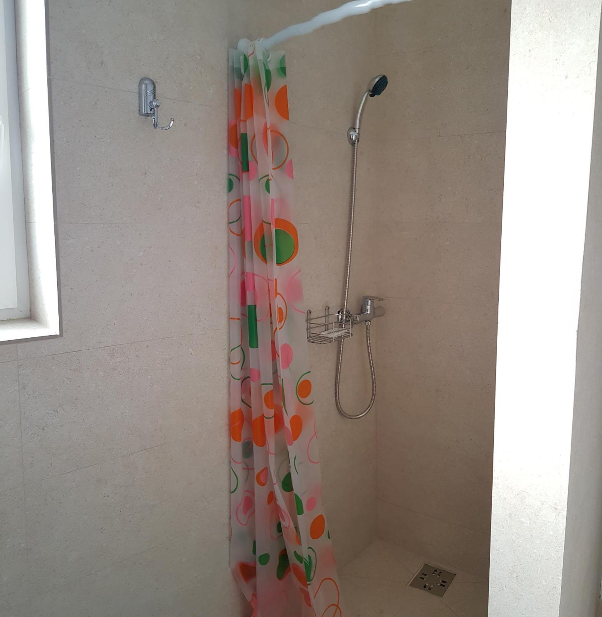 Double Room with Private Bathroom - Photo 4