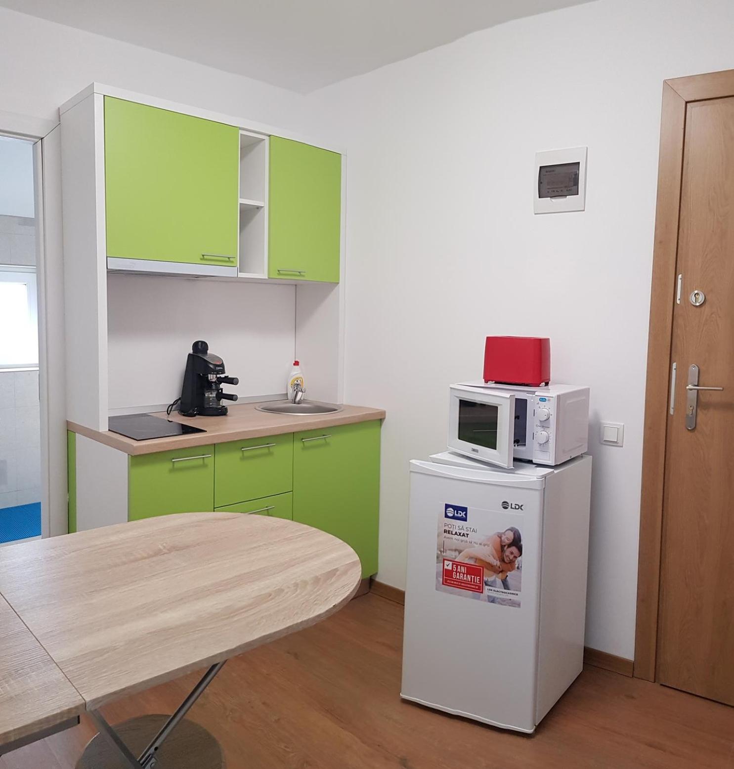 One-Bedroom Apartment - Photo 2