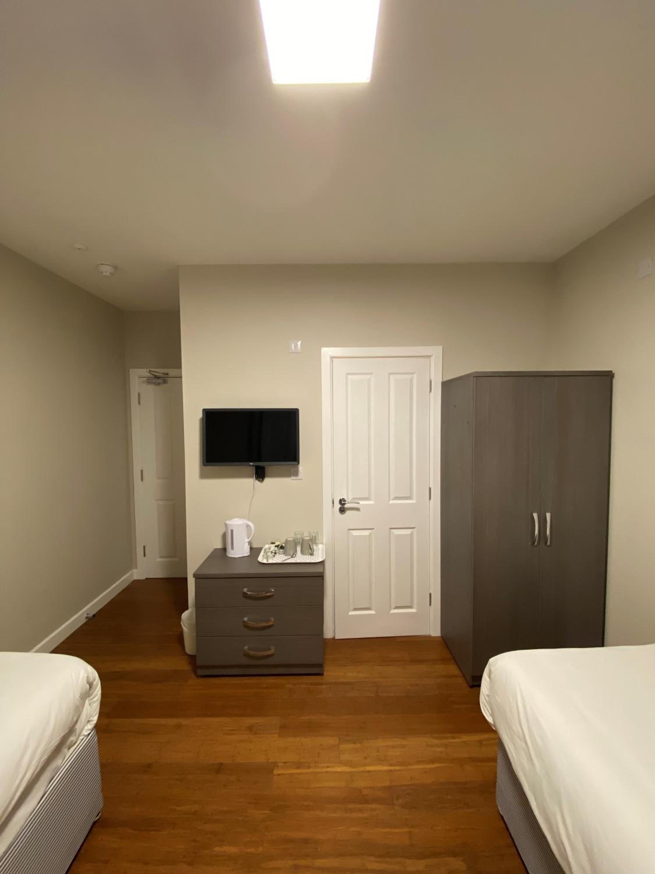 Twin Room - Photo 7