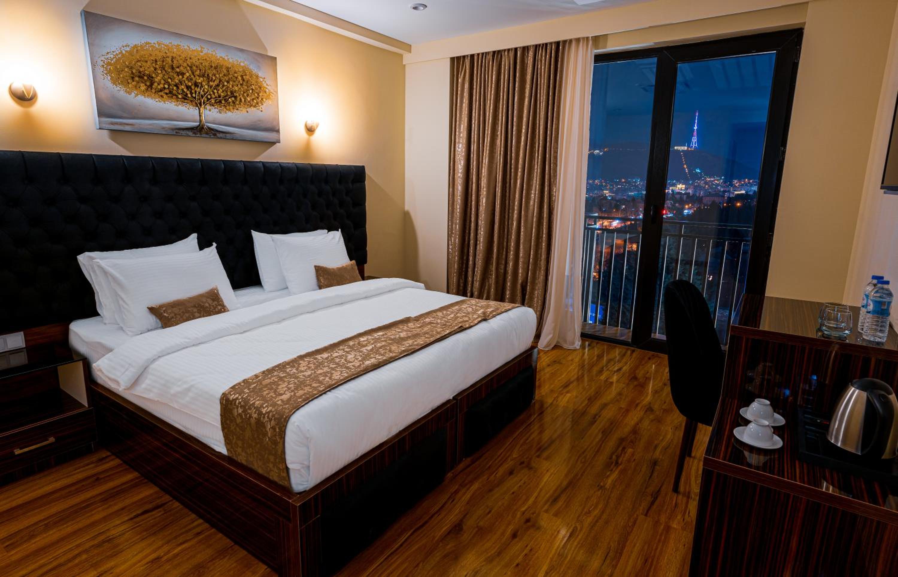 Deluxe Double or Twin Room with City View - Photo 1