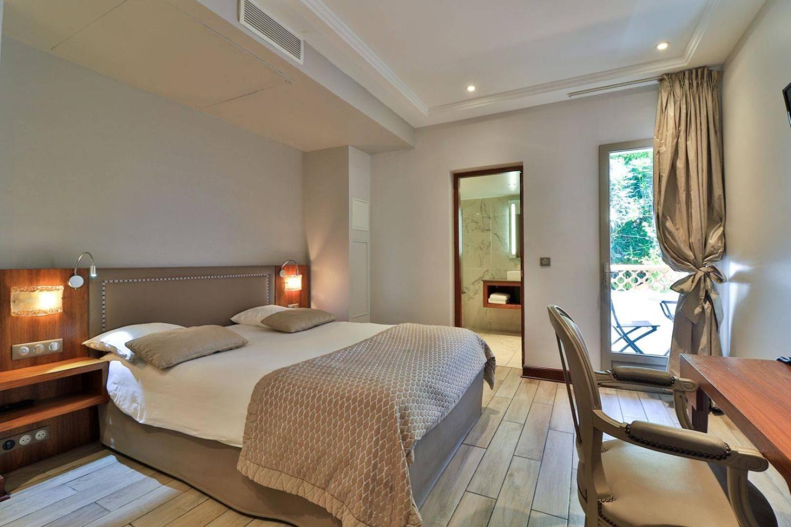 Standard Double Room photo 2
